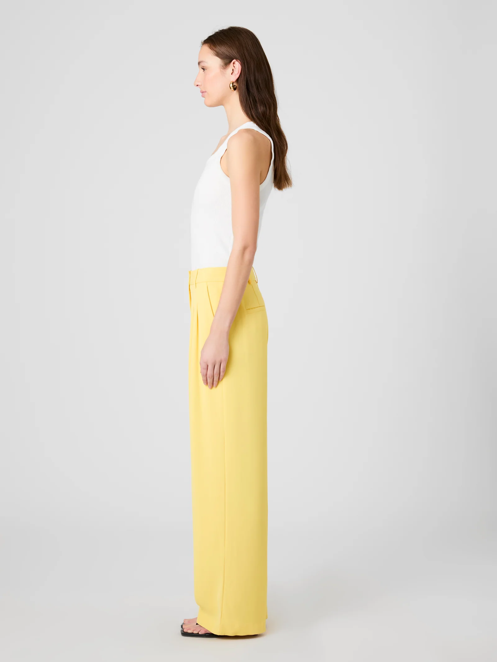 Side view of the full-length leg