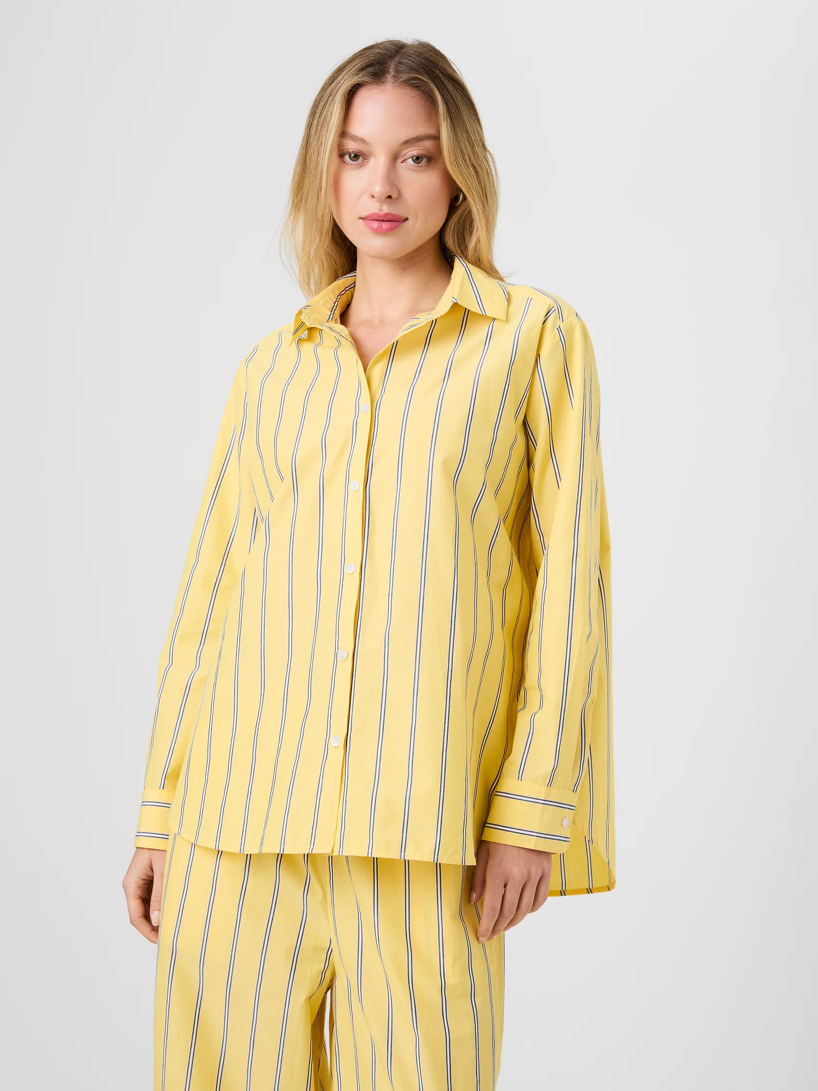Relaxed poplin shirt front view
