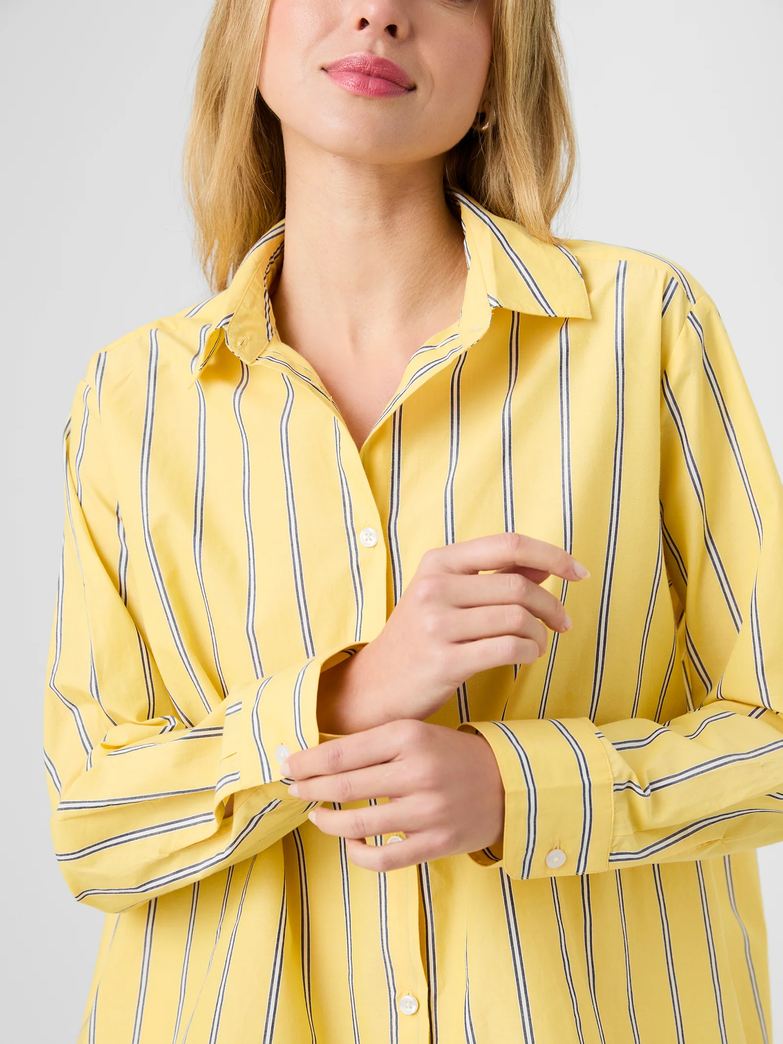 Collar and stripe detail