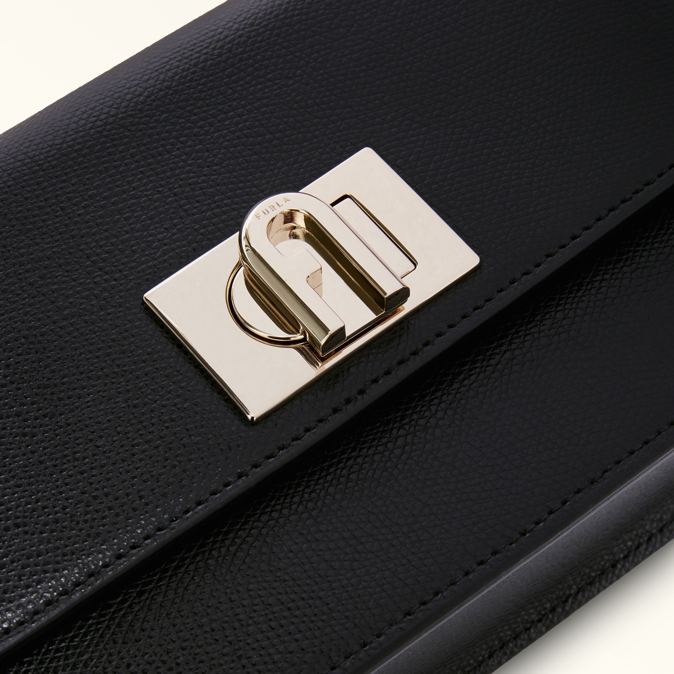 closeup of the Furla arch hardware