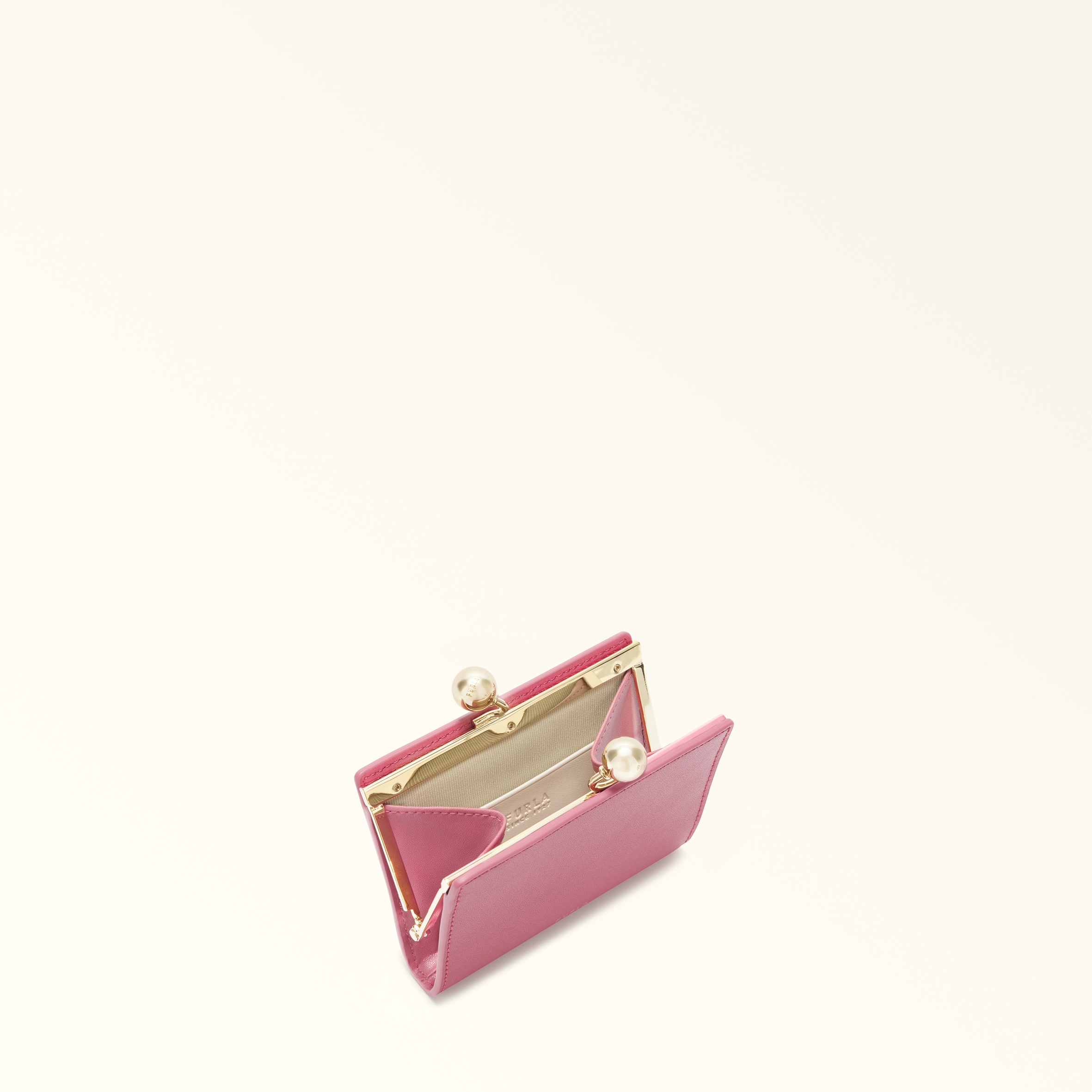 open coin compartment