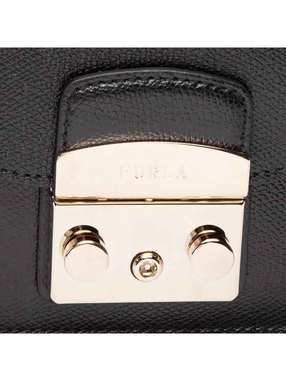 closeup of the metal clasp