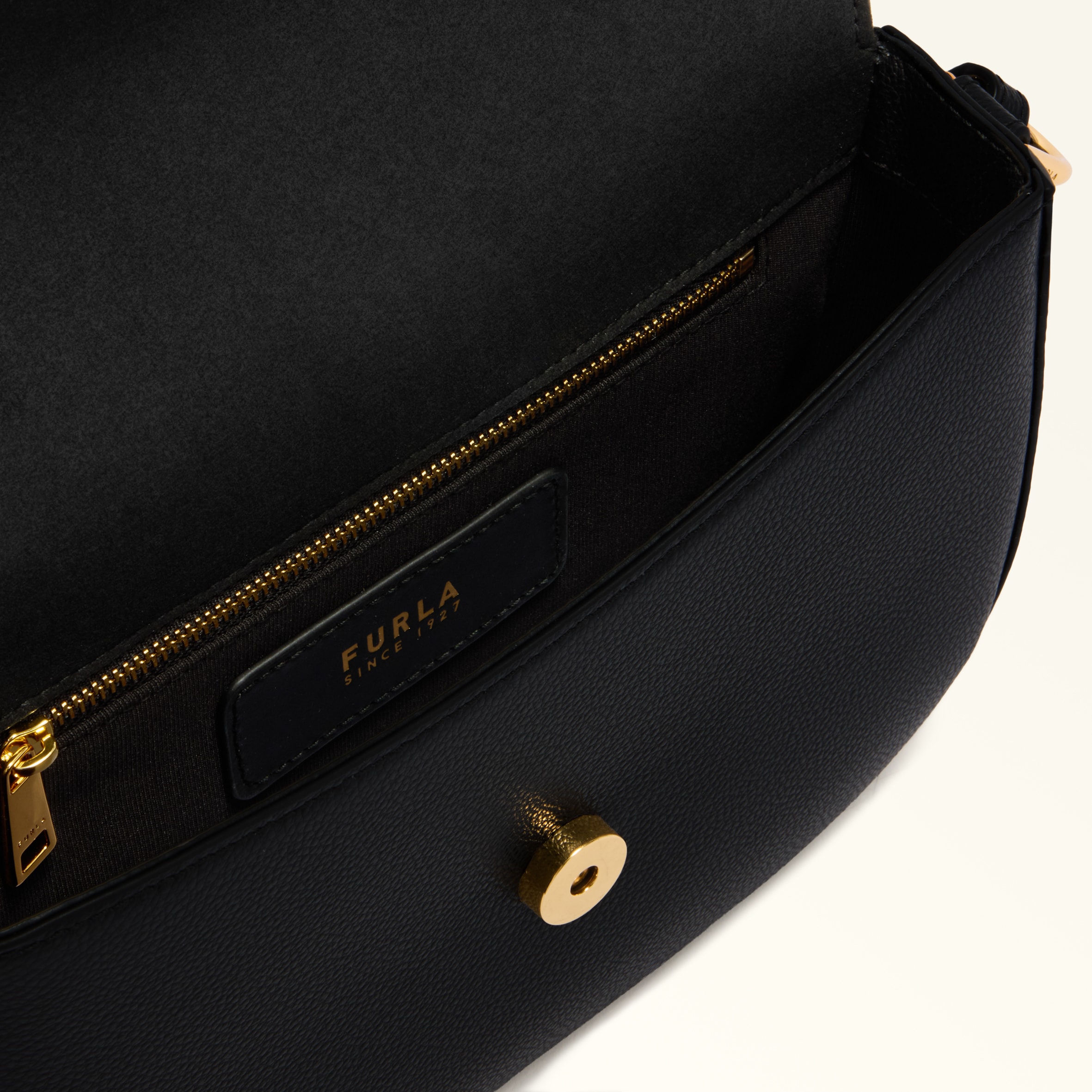 inside pocket and zip detail