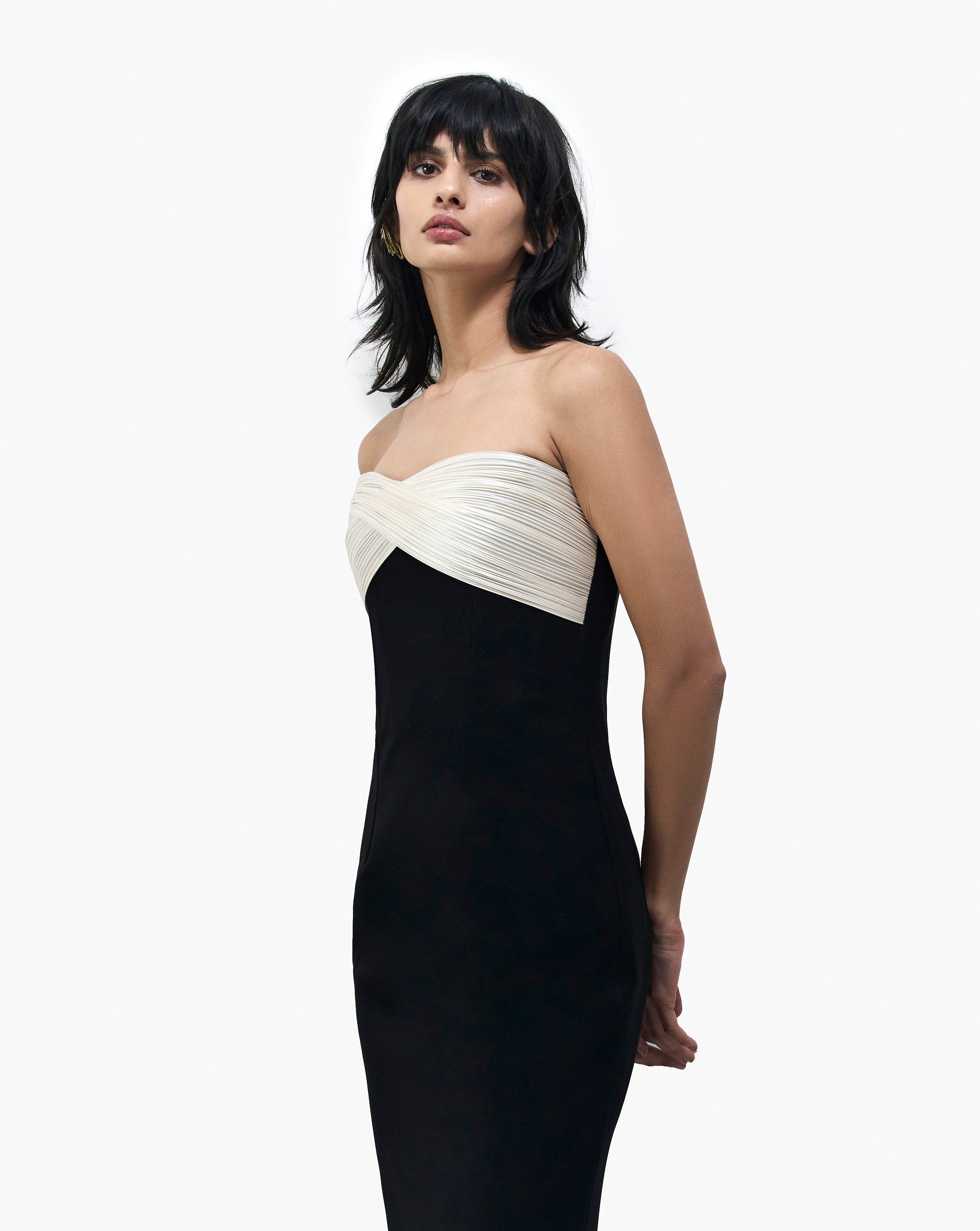 Side profile with sculpted bust