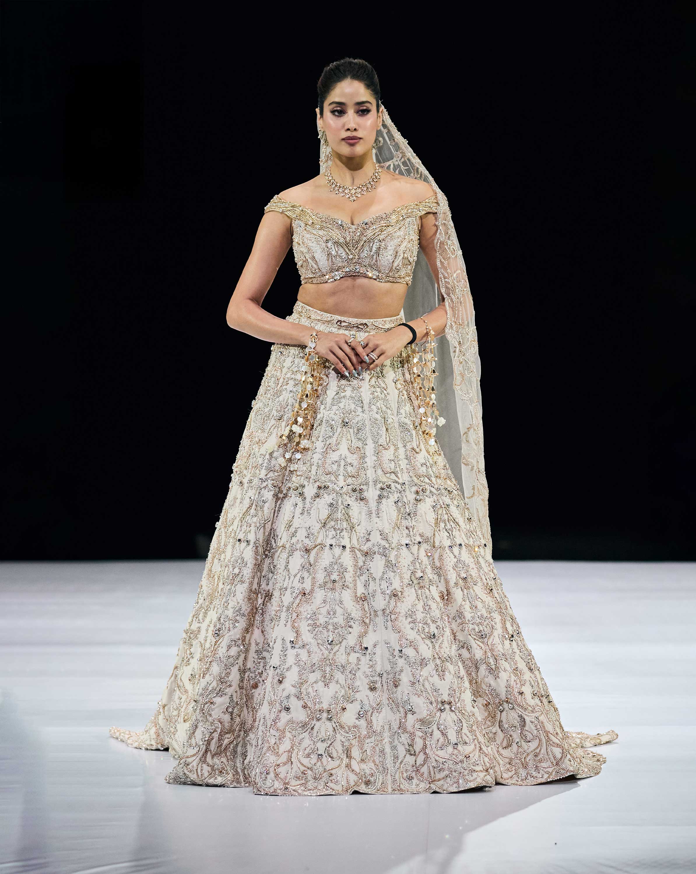 Svarnama Lehenga