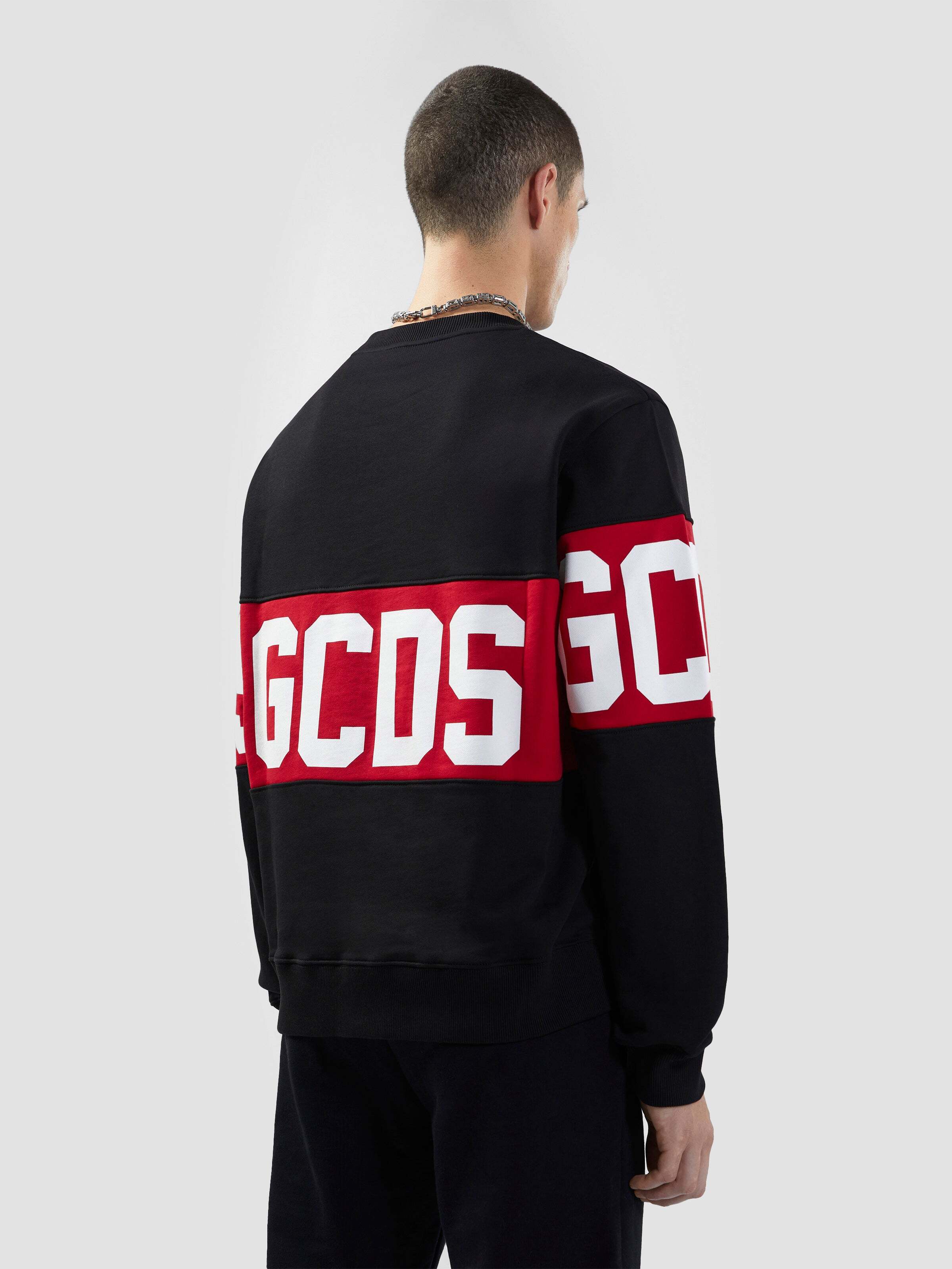Close logo placement