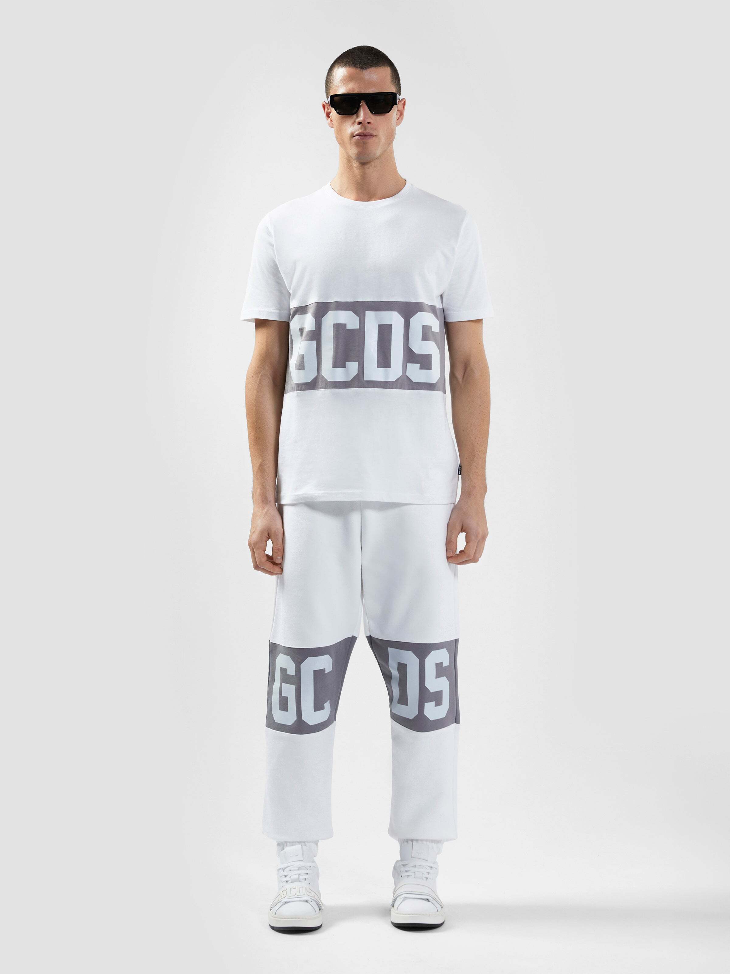 White back logo view