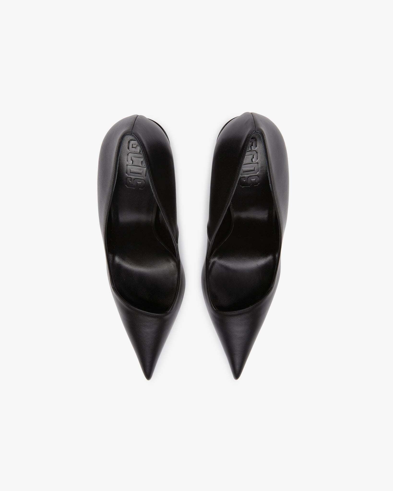 Pointed toe and vamp