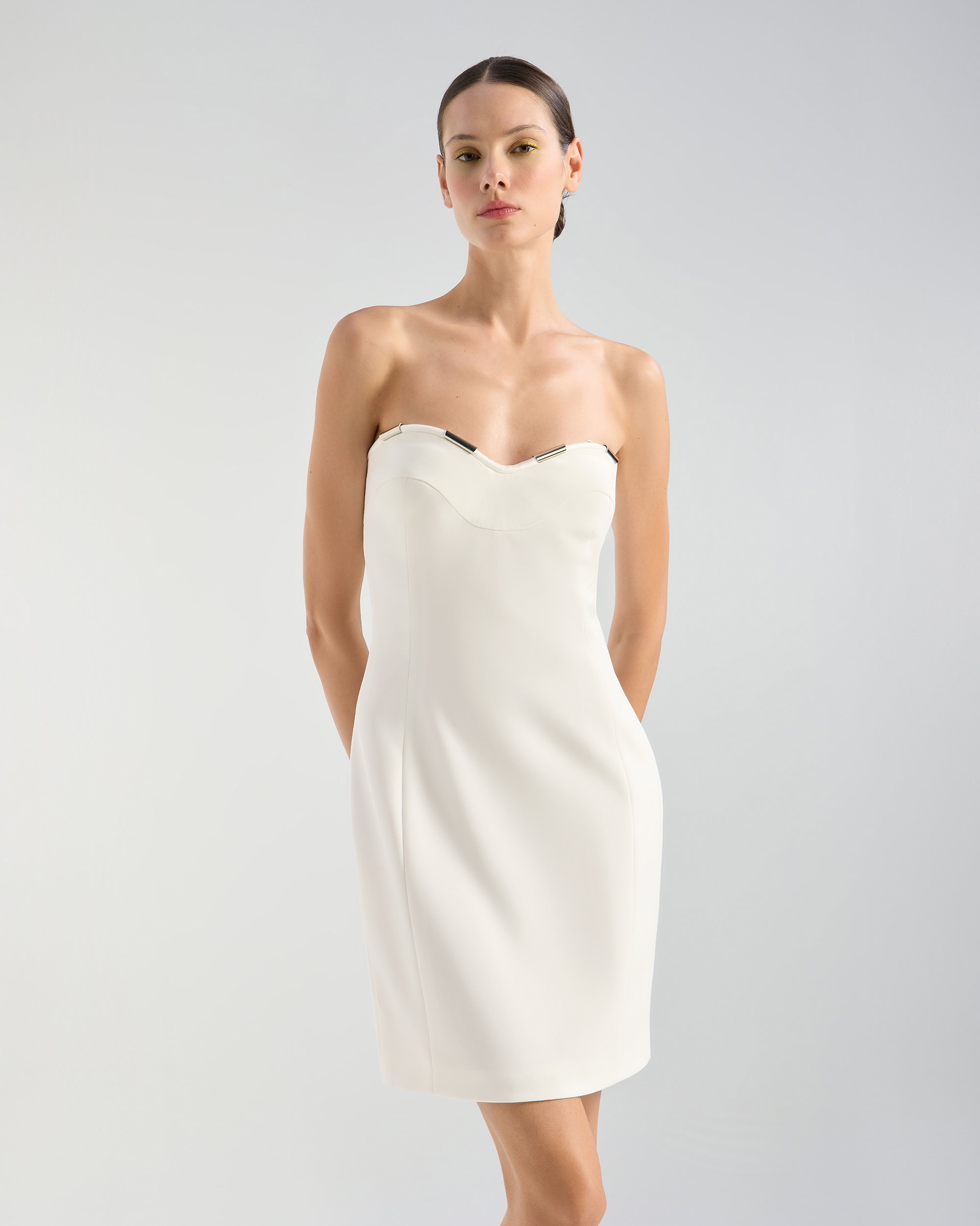 neckline detail
