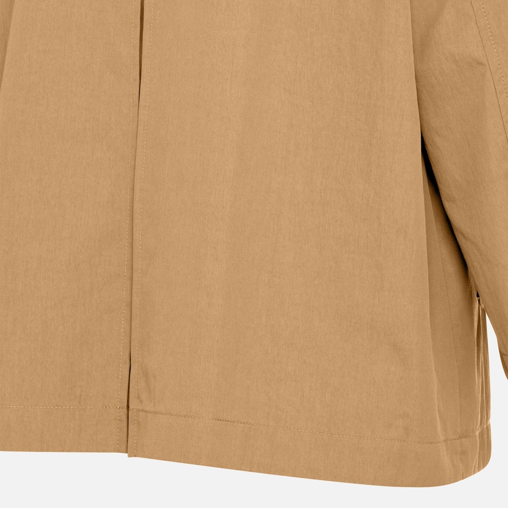collar detail