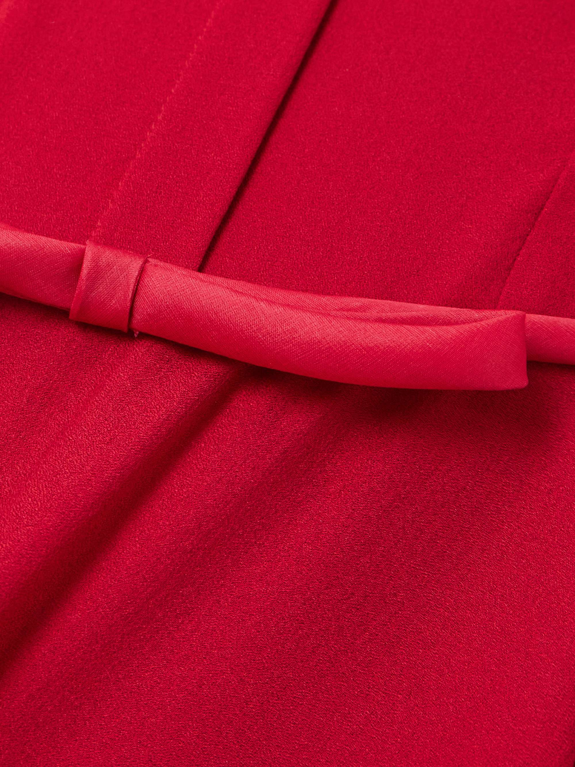 cape sleeve detail