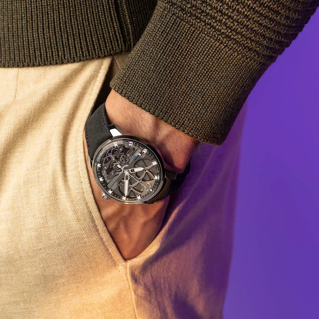 wrist close view