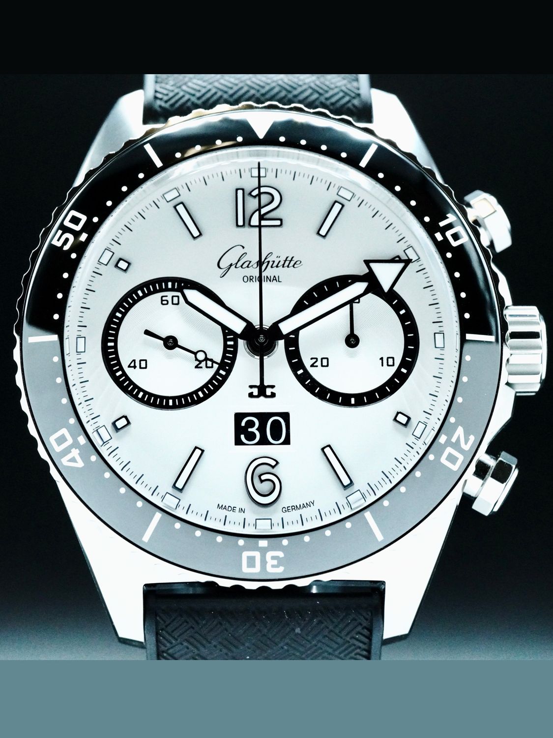 SeaQ Chronograph black-and-white dial with rotating bezel