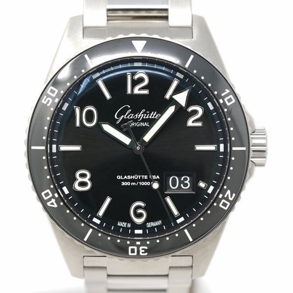 SeaQ Panorama Date on steel bracelet