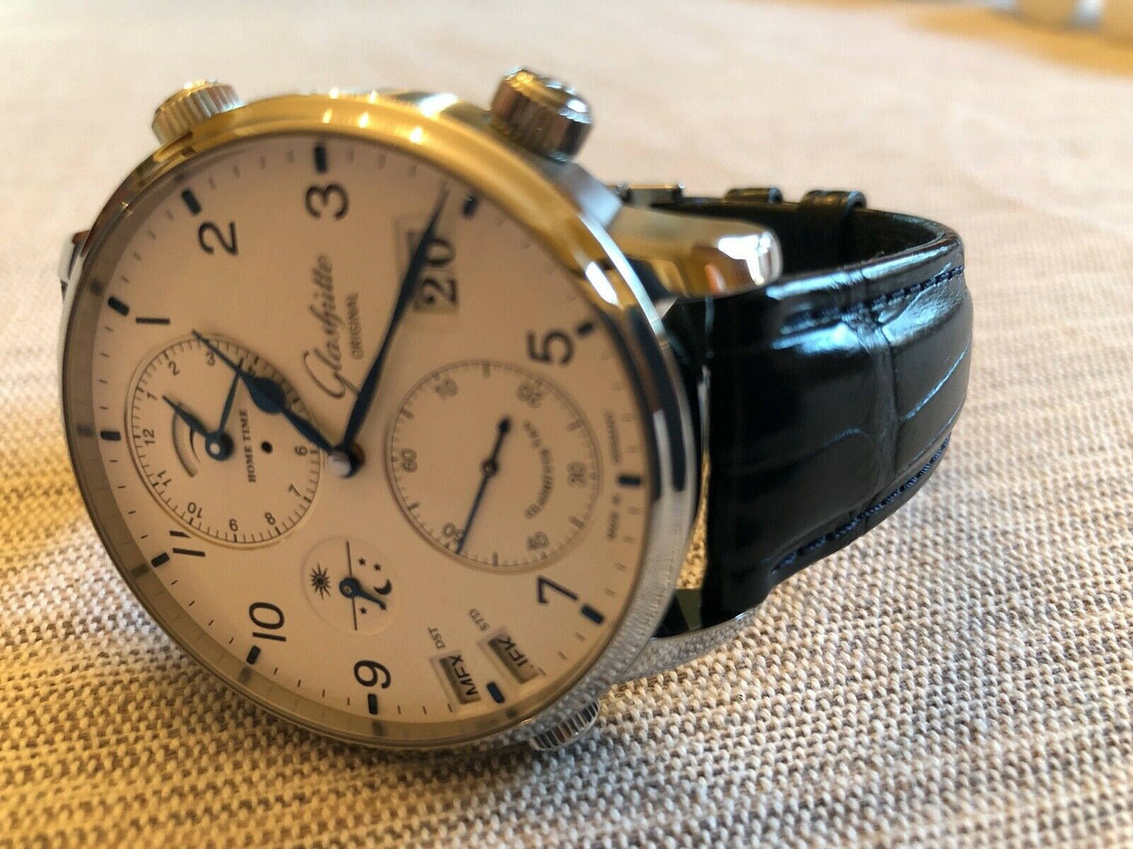 Warm-toned wrist view of a Senator Cosmopolite