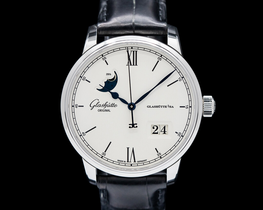 Senator Excellence Panorama Date Moon Phase
