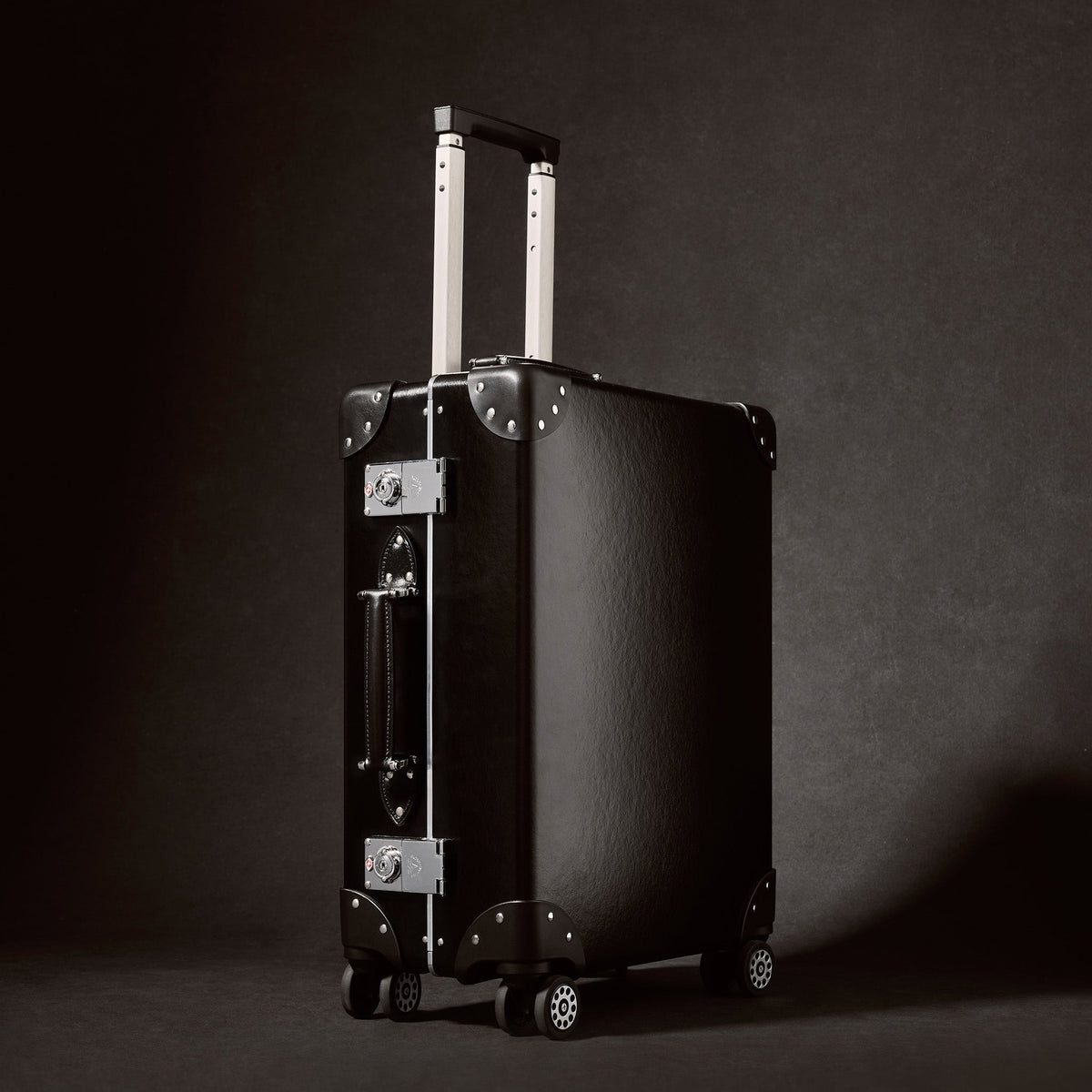 side or open view showing the case structure