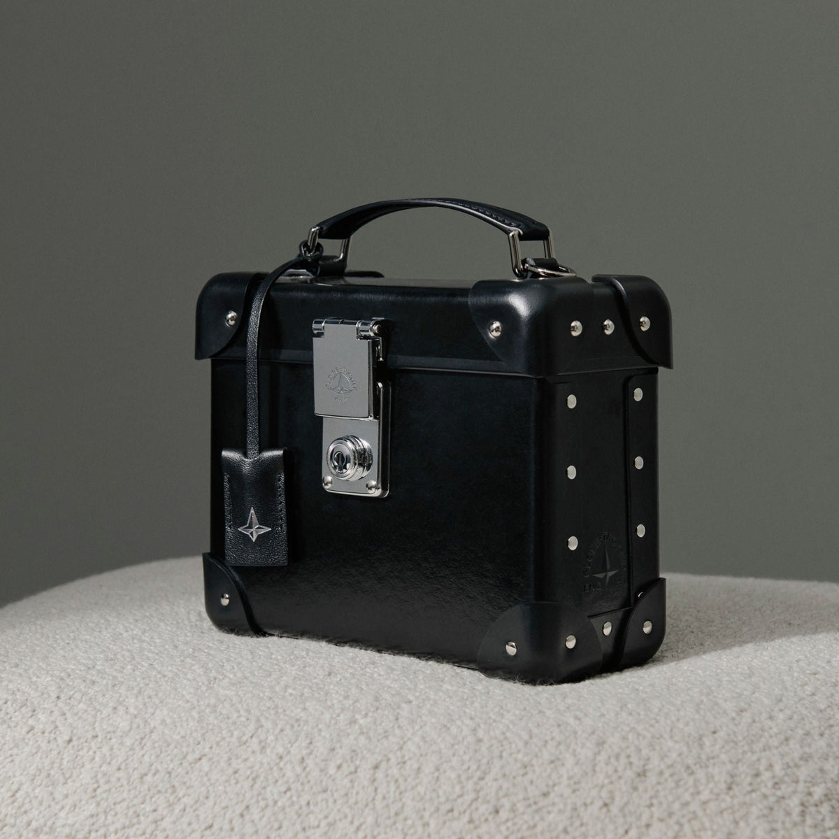 side or open view showing the case structure