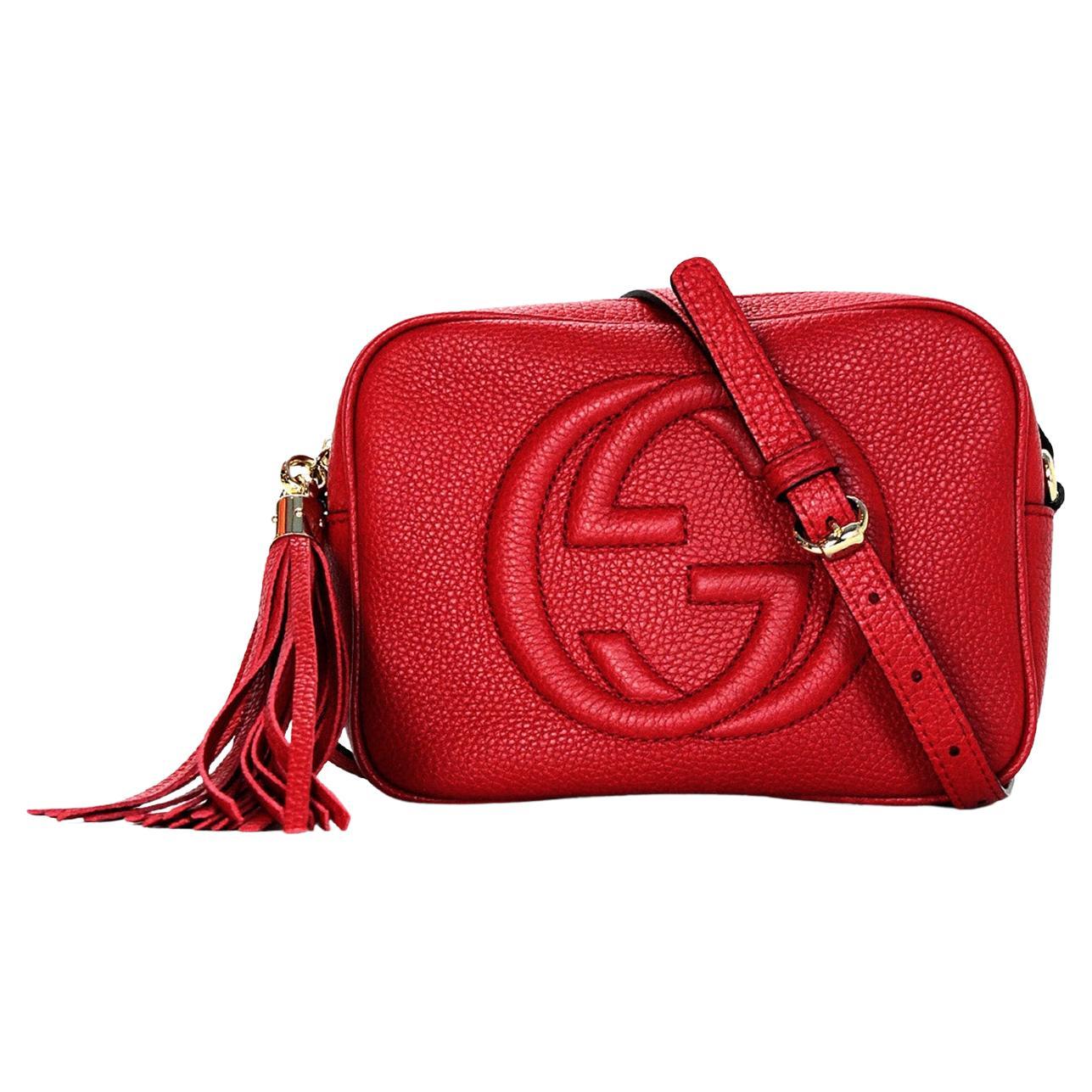 Embossed interlocking-G on the face