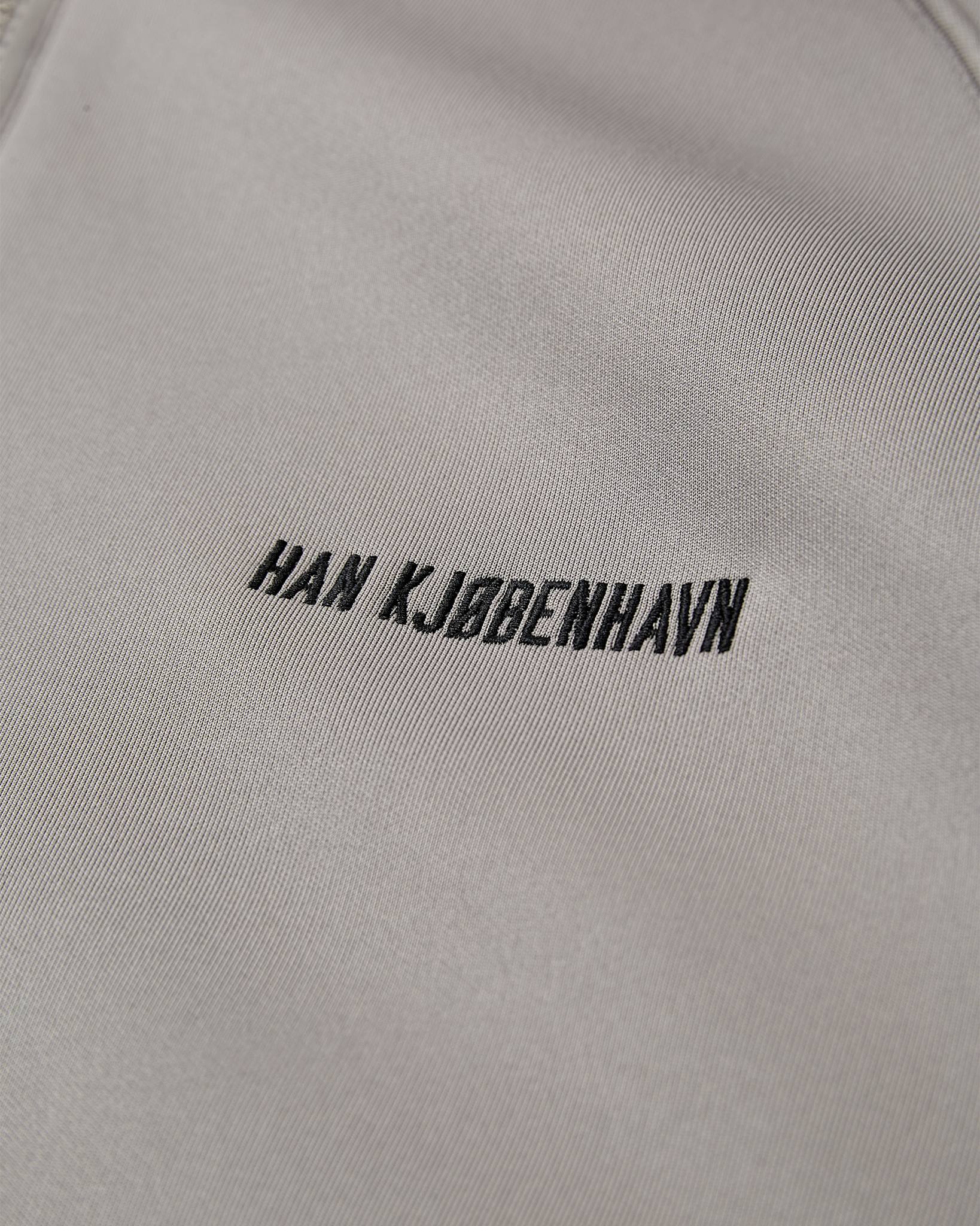 logo embroidery detail