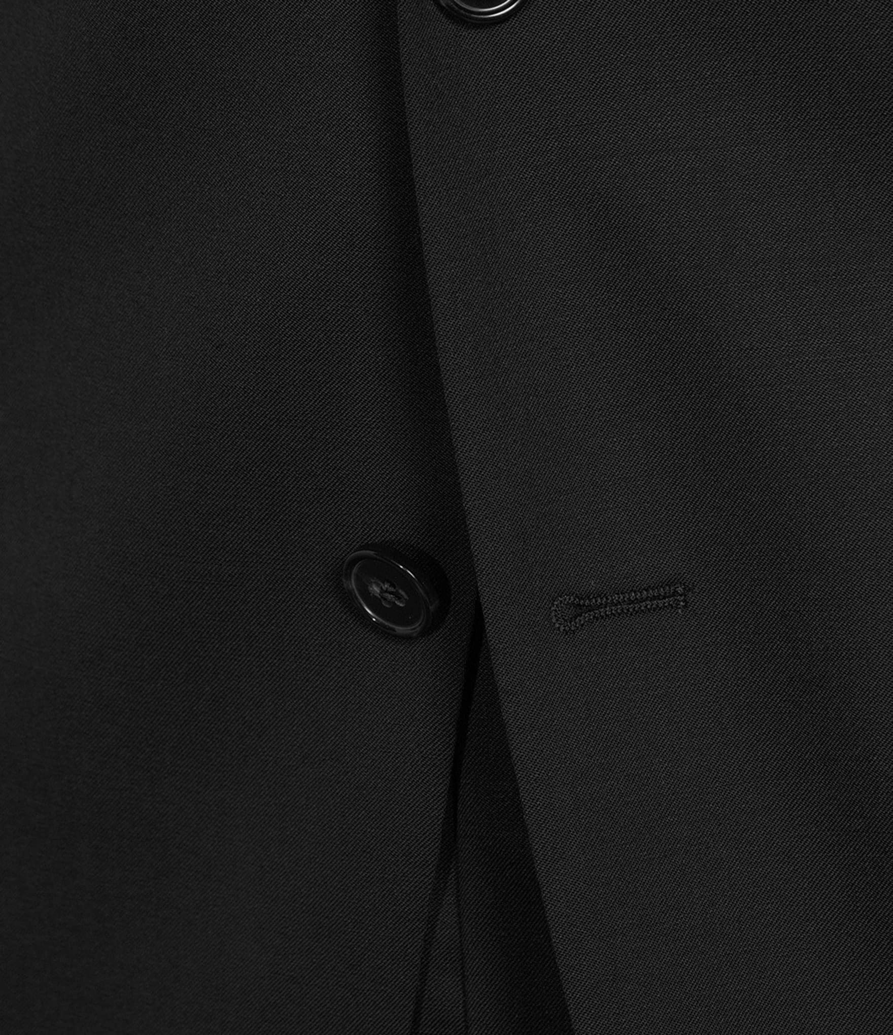 front fabric and button detail