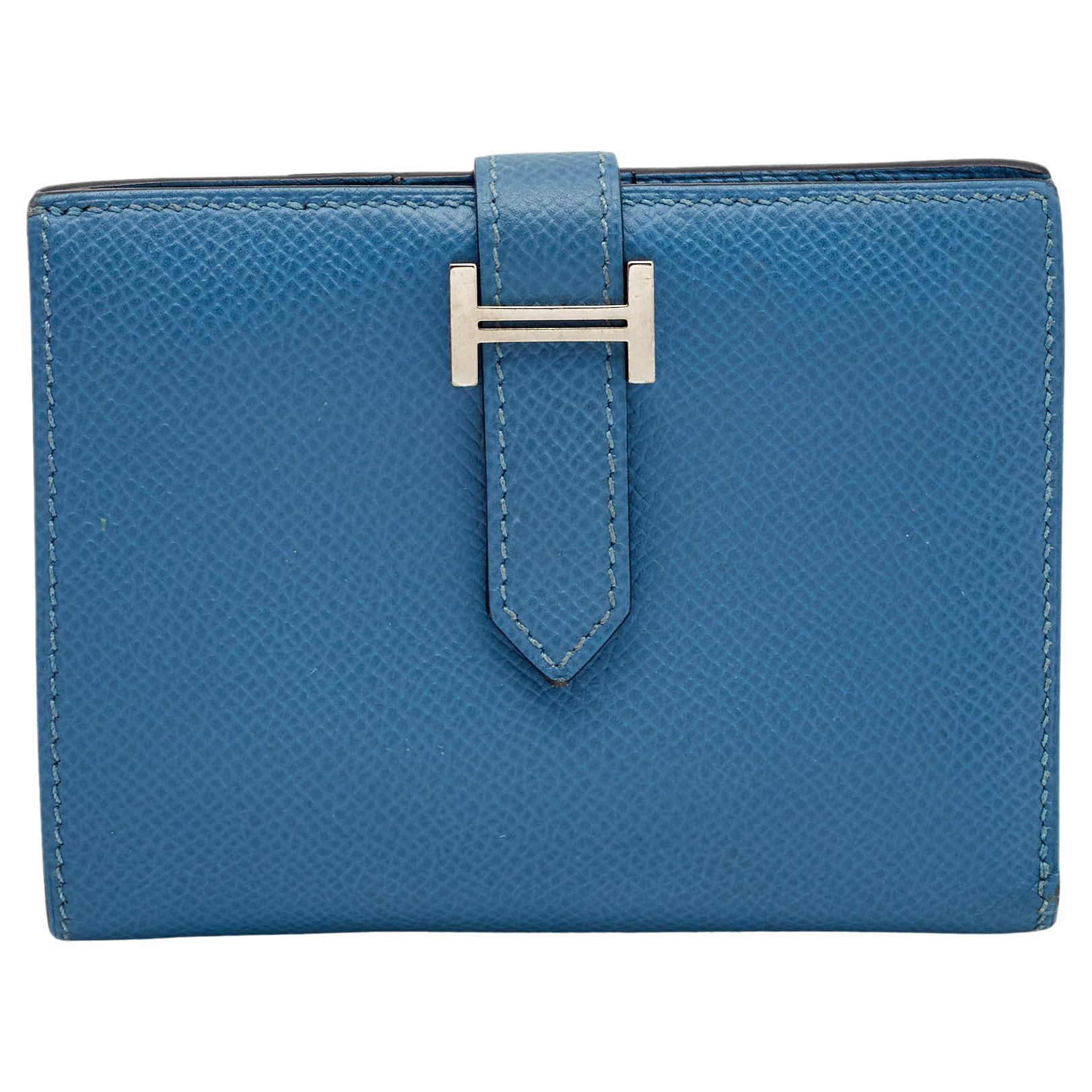 Blue jean Béarn — the slim bifold body and H closure