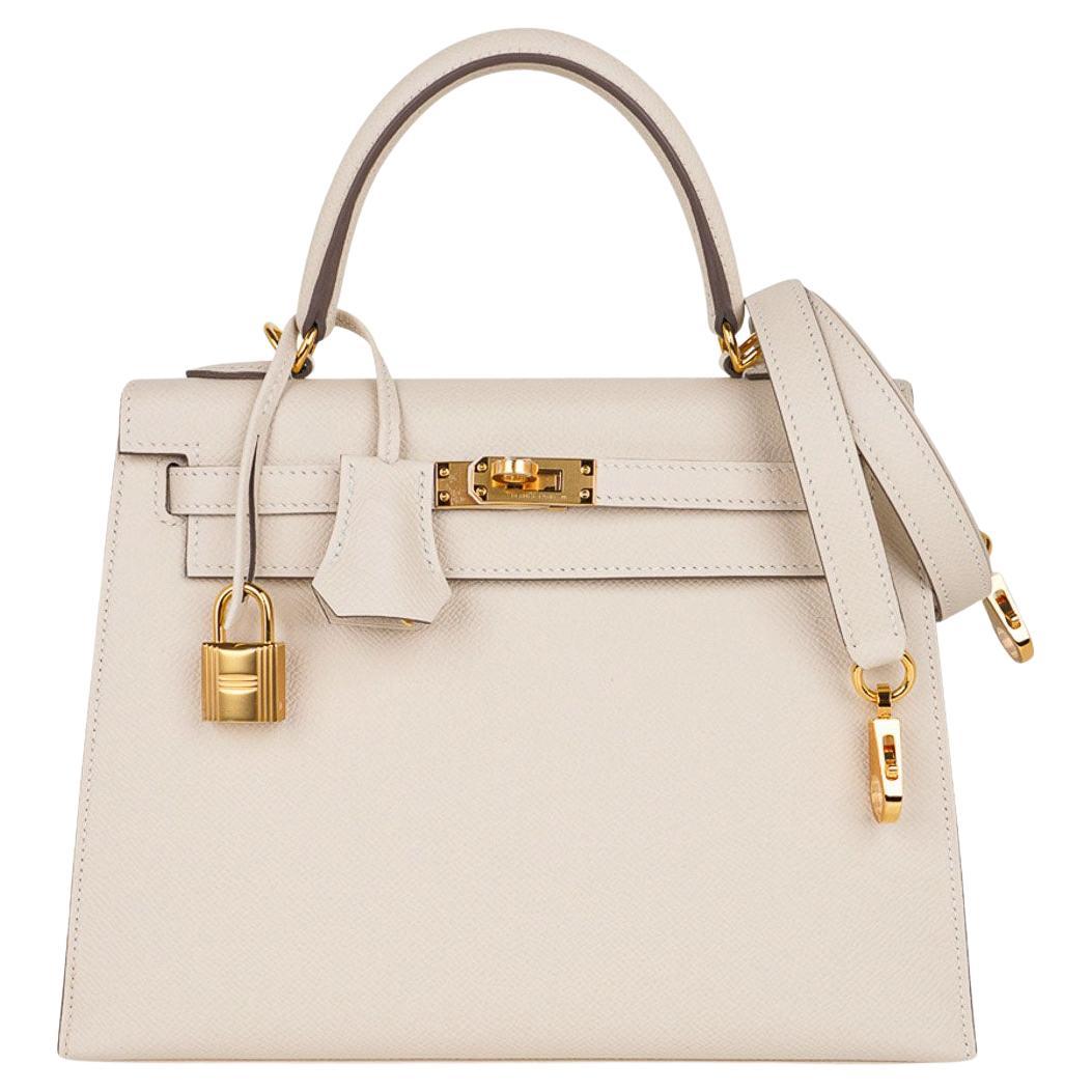 Kelly Sellier 25 in craie with the padlock and leather clochette