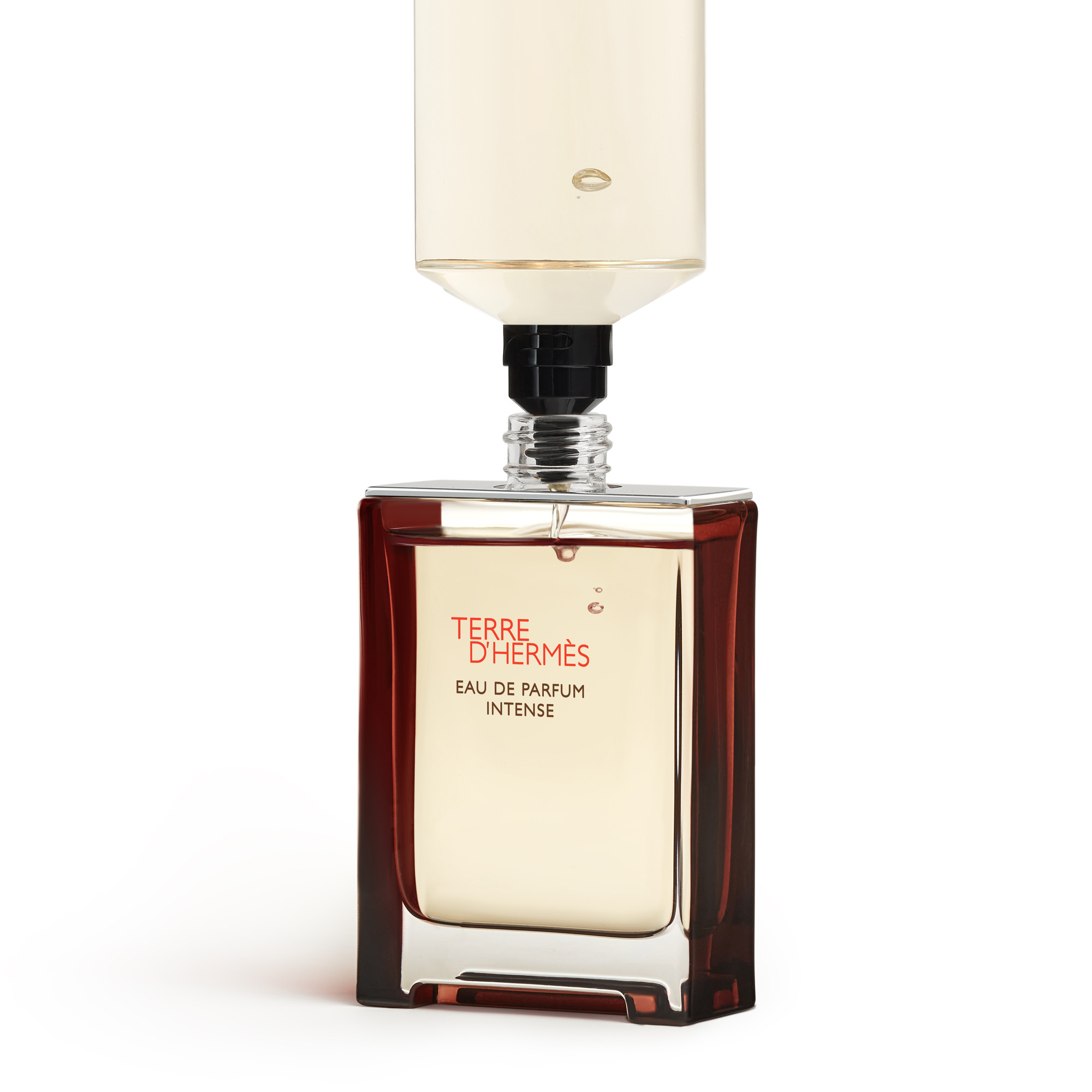 The Eau de Parfum Intense shown with its refill bottle