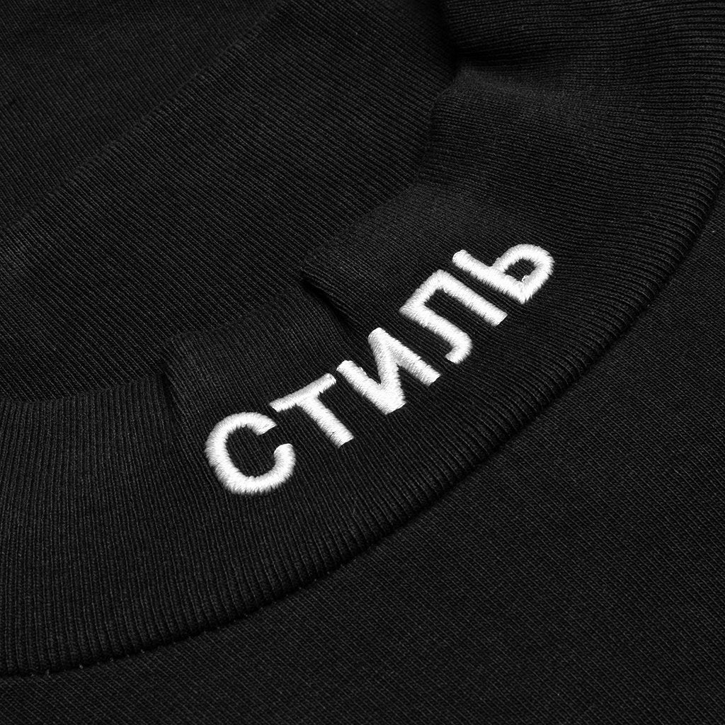 neck and chest logo detail