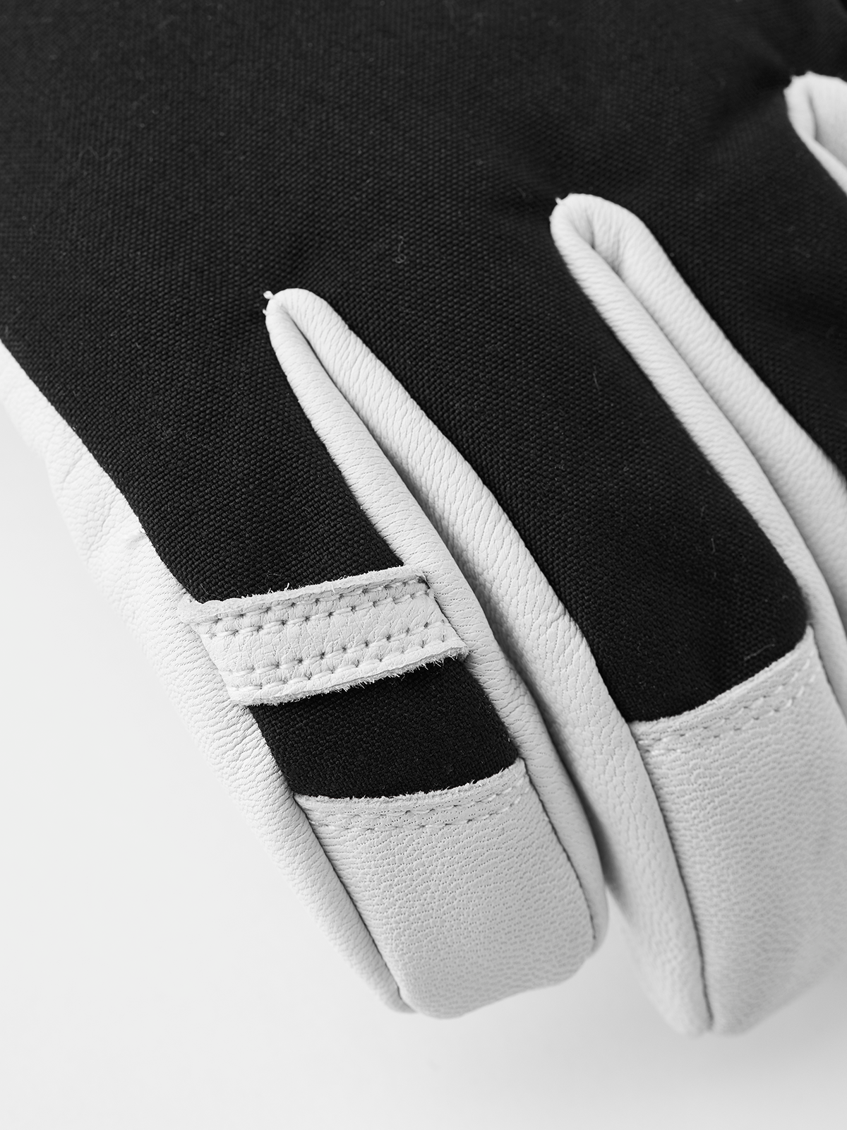 hanging eyelet and carabiner view