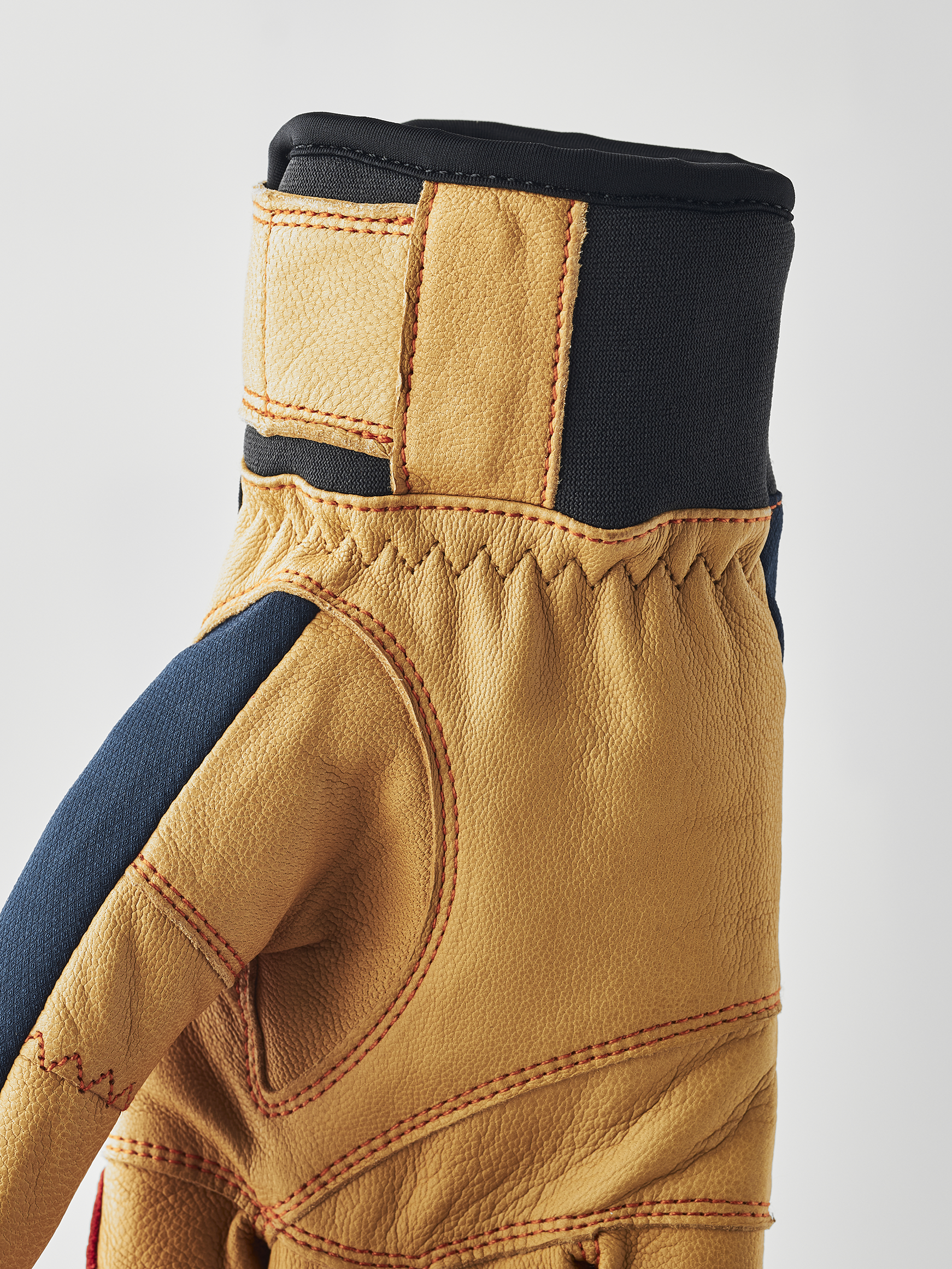 finger seam detail