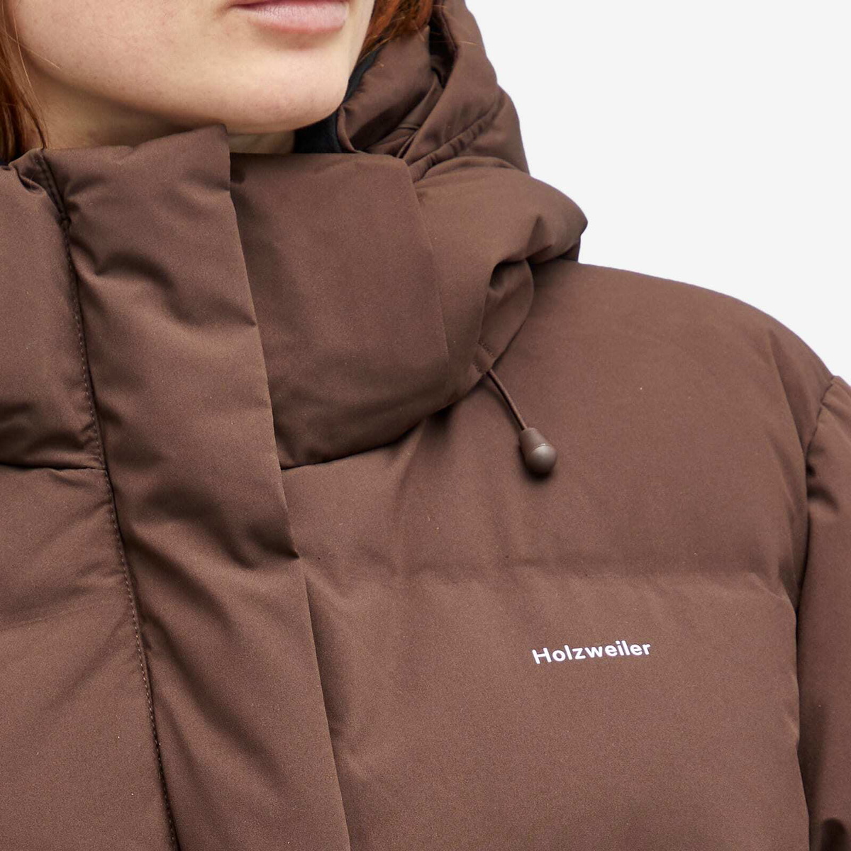 Chest-logo and collar detail