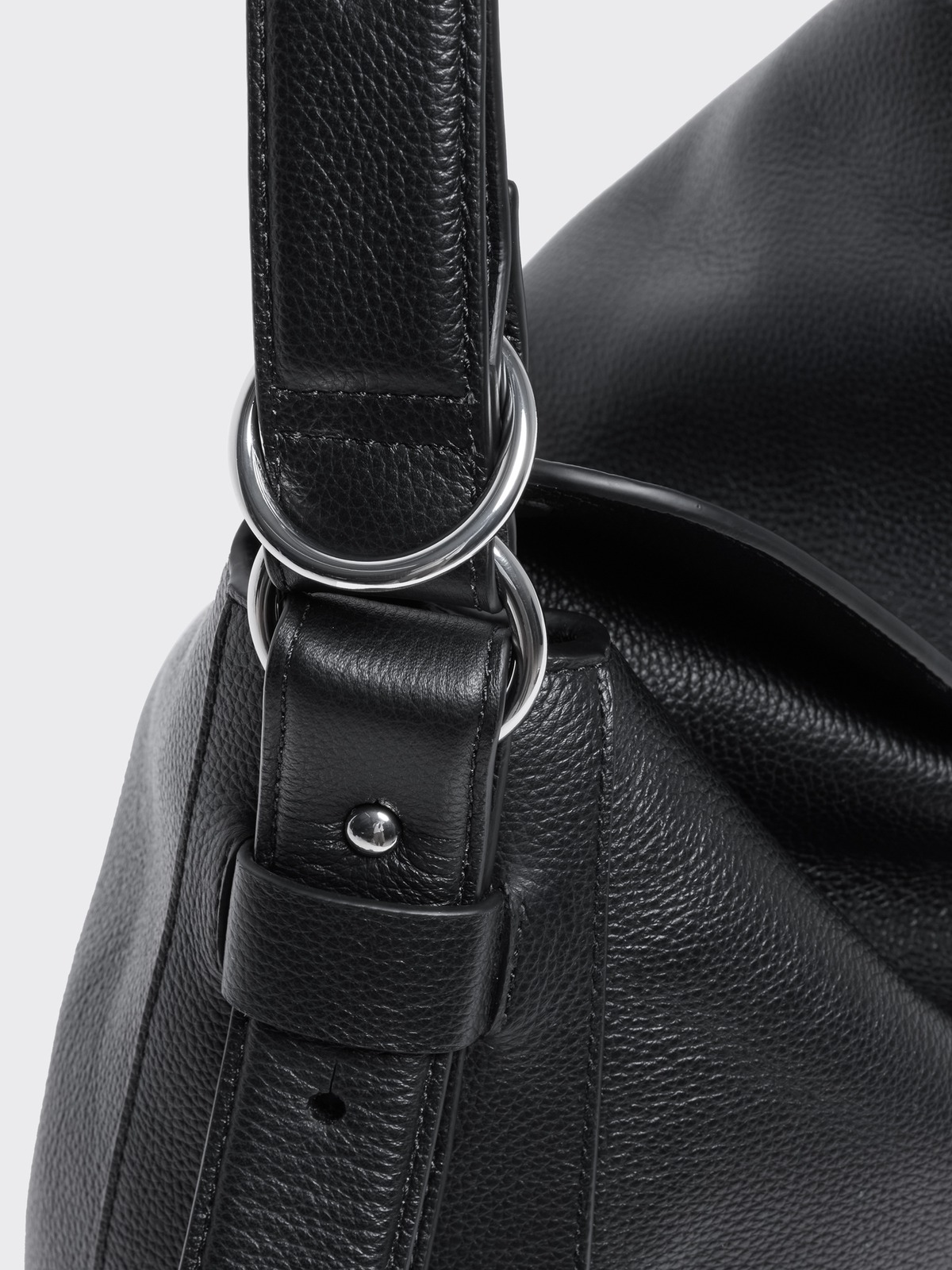 Leather shoulder-strap hardware detail