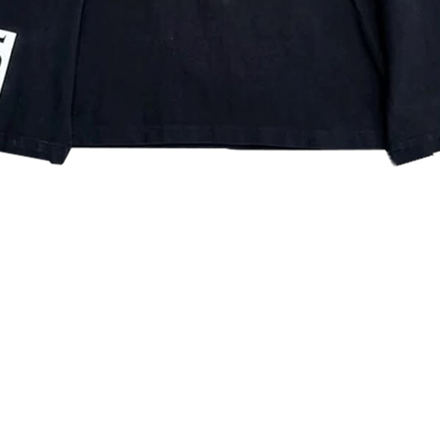 Hem and sleeve proportion detail