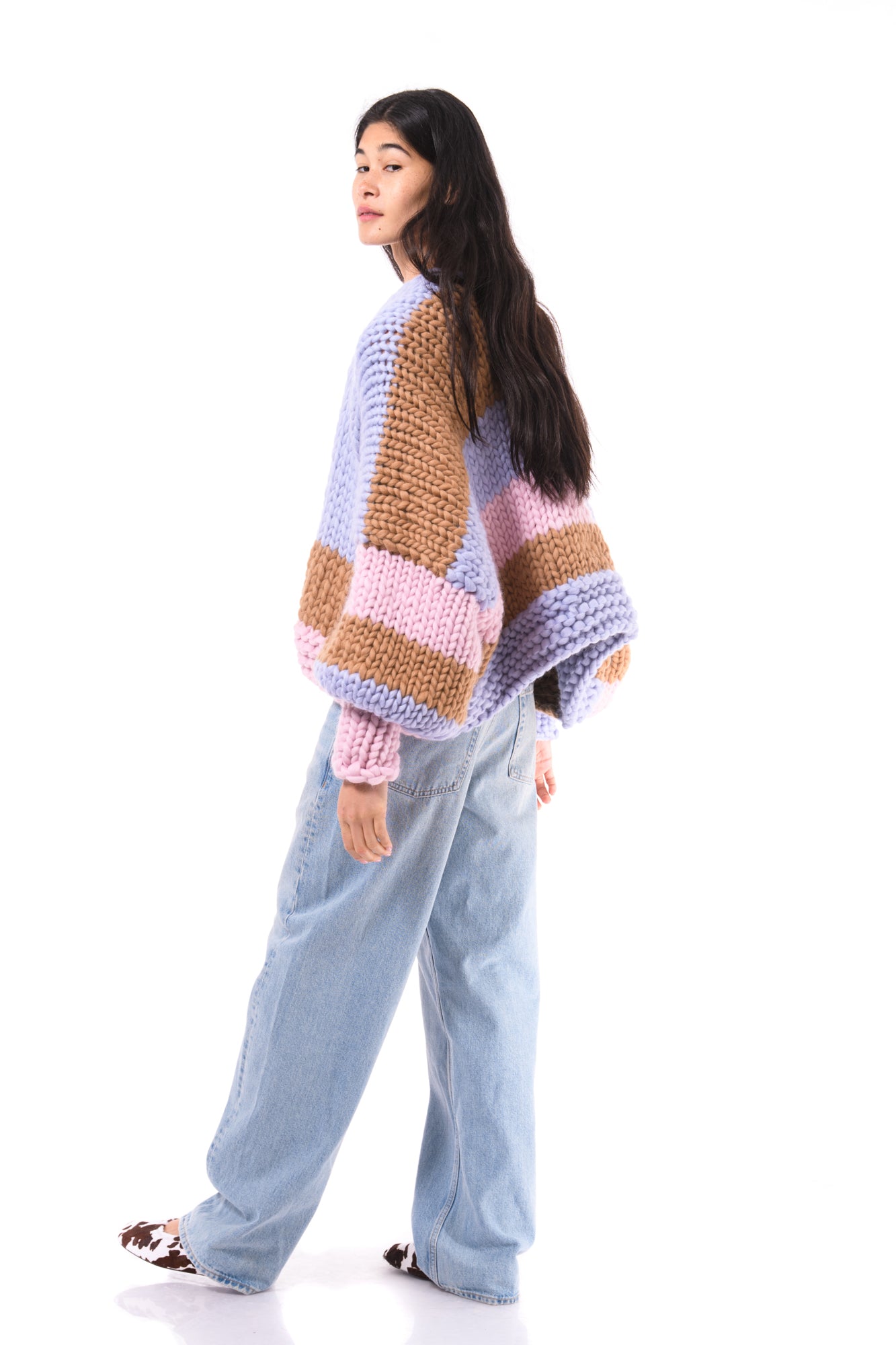 Full-length silhouette with slouchy sleeves and dropped shoulders