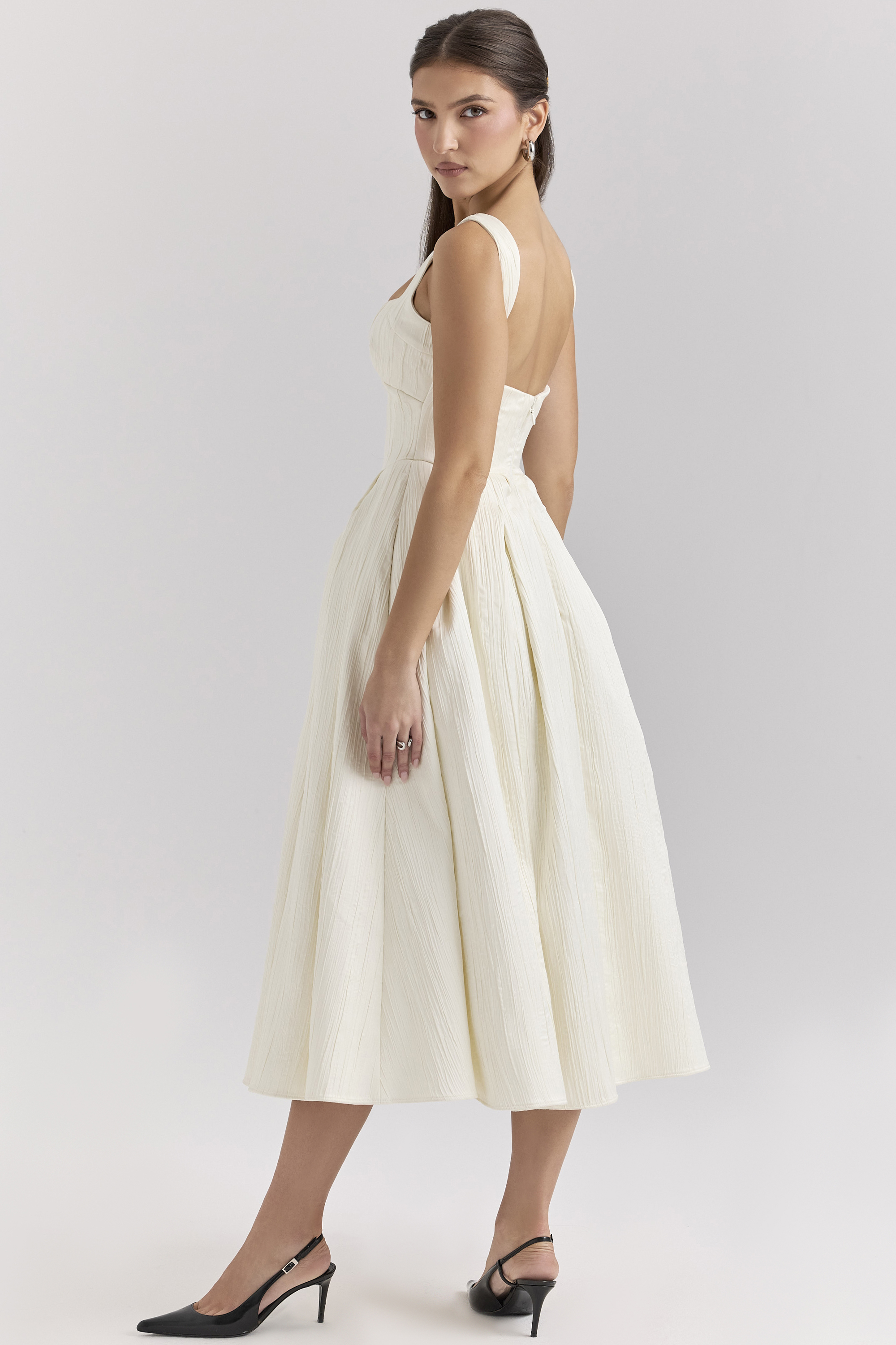Skirt volume and seam detail
