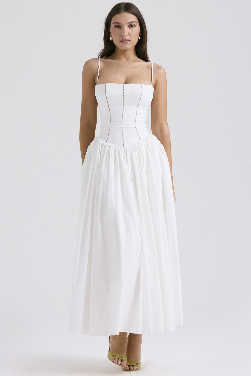 Side view of the gathered skirt