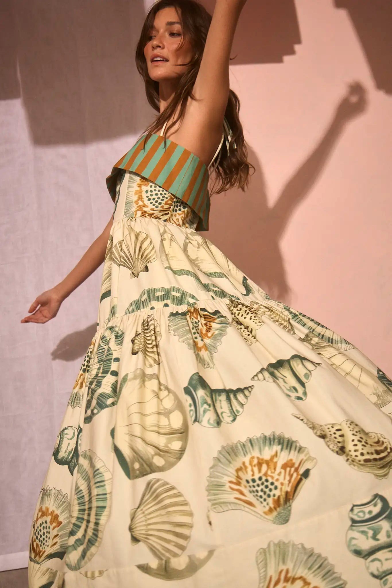 Profile movement shot with the shell motif enlarged