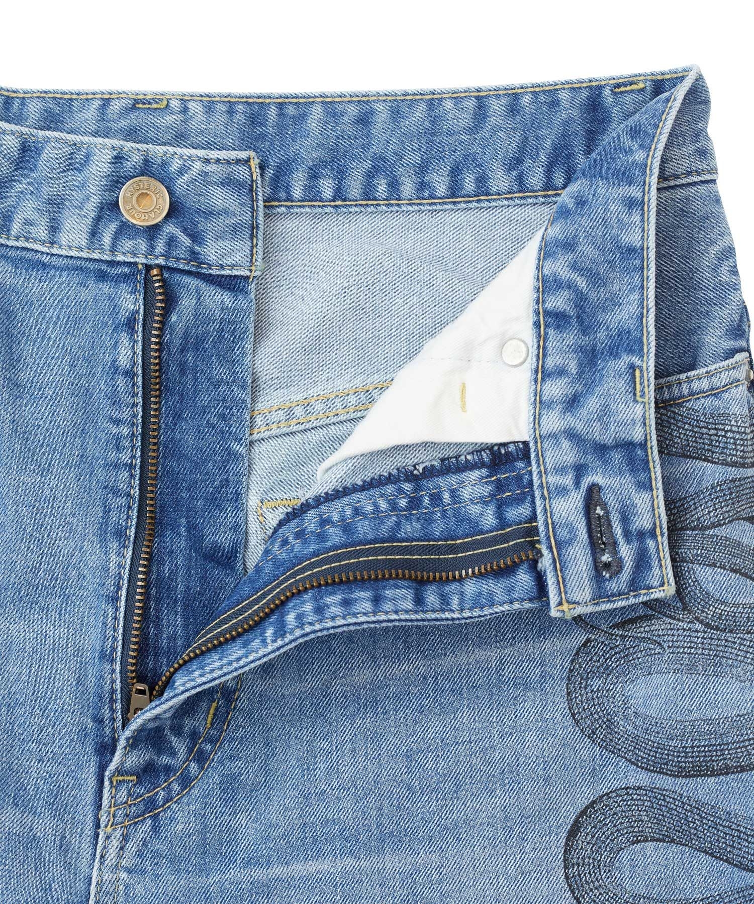 waist and pocket detail