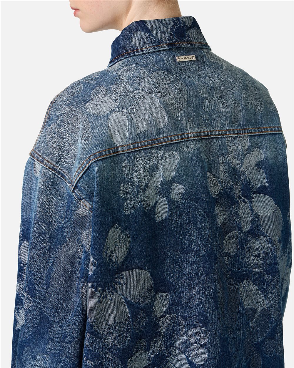 Side angle with the comfort-fit shape