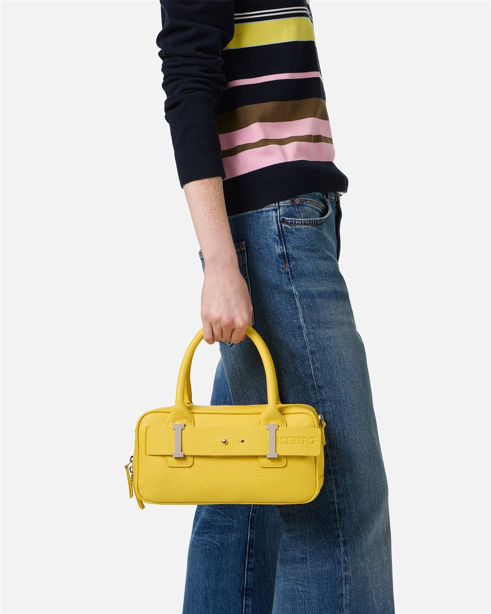 Back view of the compact leather body