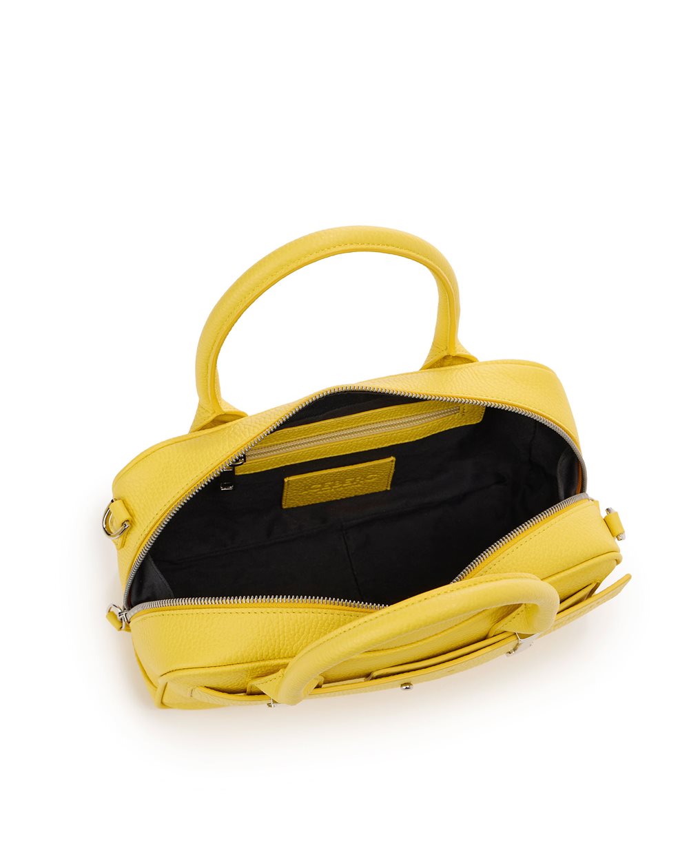 Model view showing the scale of the bag