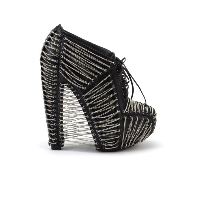 Close product shot showing the silver-chain lattice