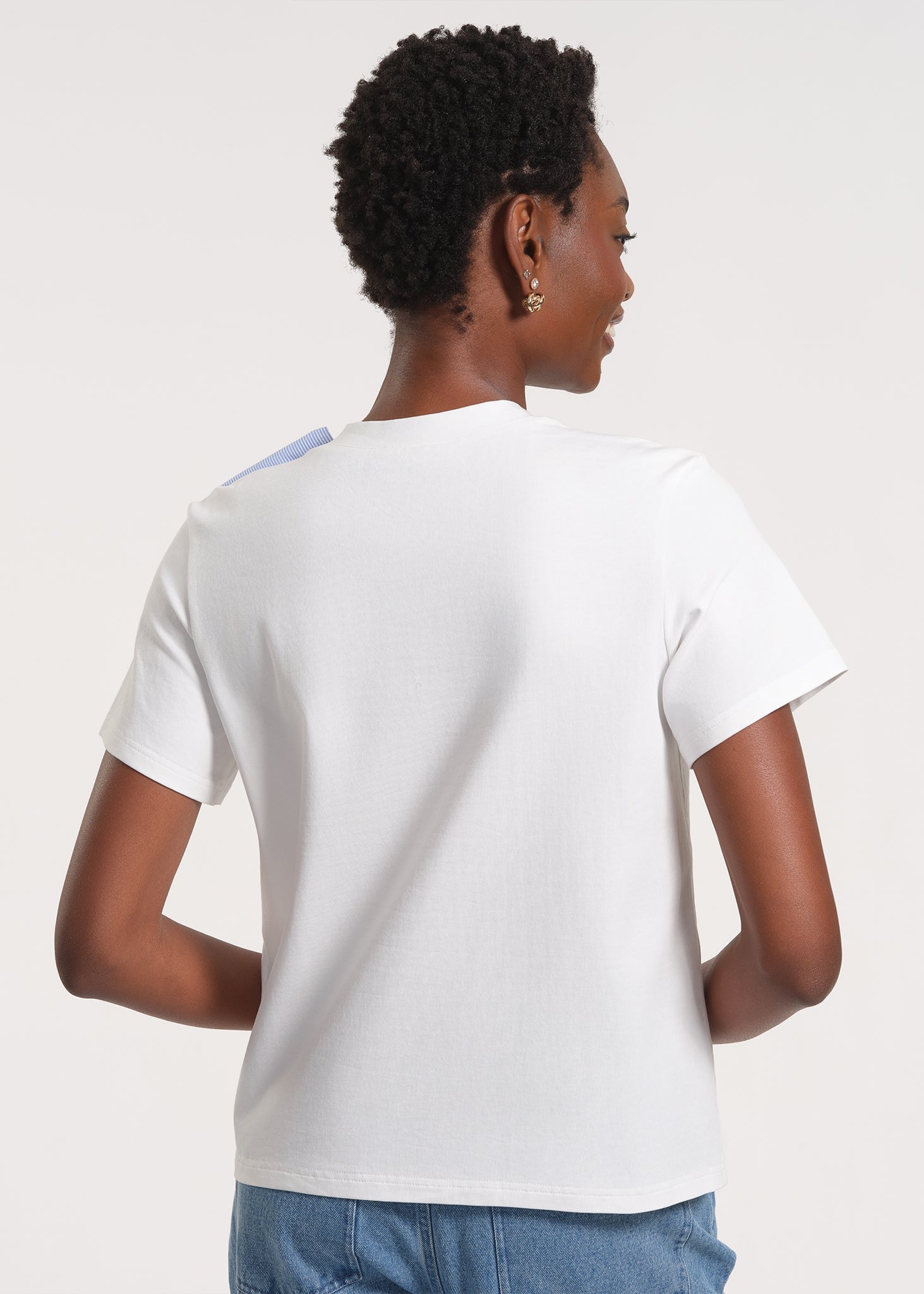Back view of the easy short-sleeve tee body