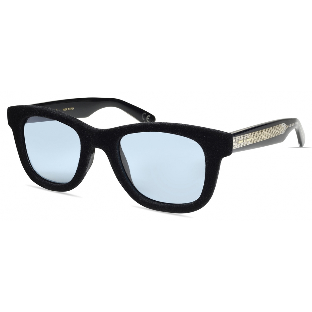 Black colourway underscoring the texture-driven surface treatment