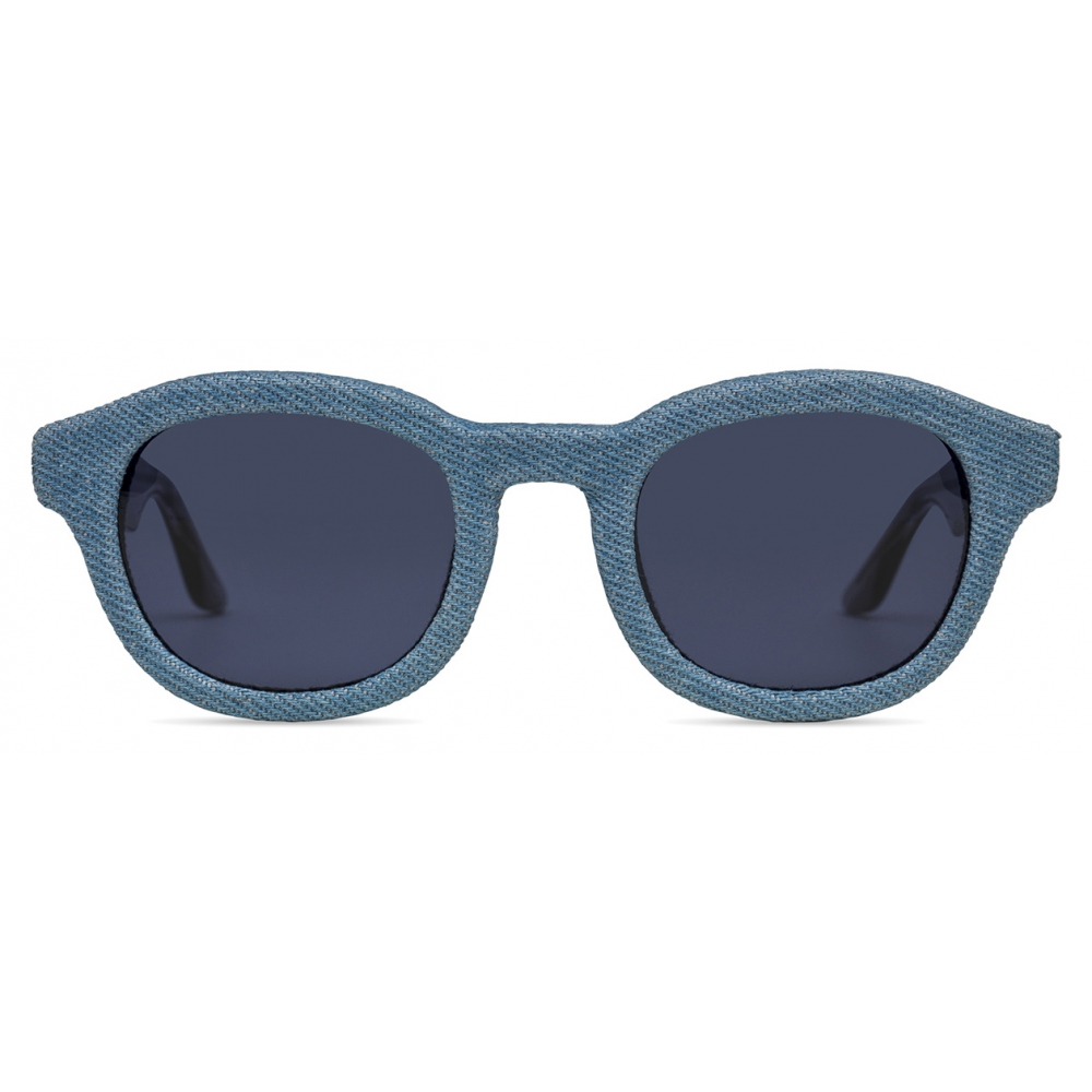 Front view of the softened cat-eye silhouette