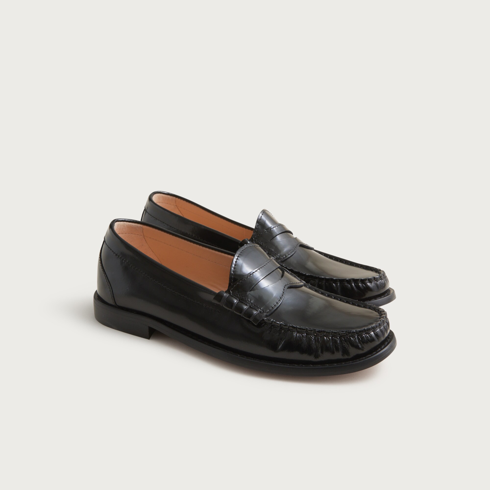 Flat product view emphasizing the clean vamp and slim profile
