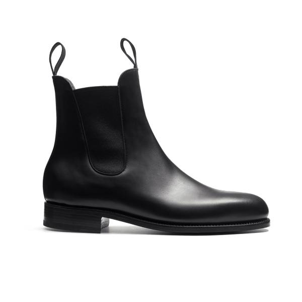 Alternate black side angle of the clean upper