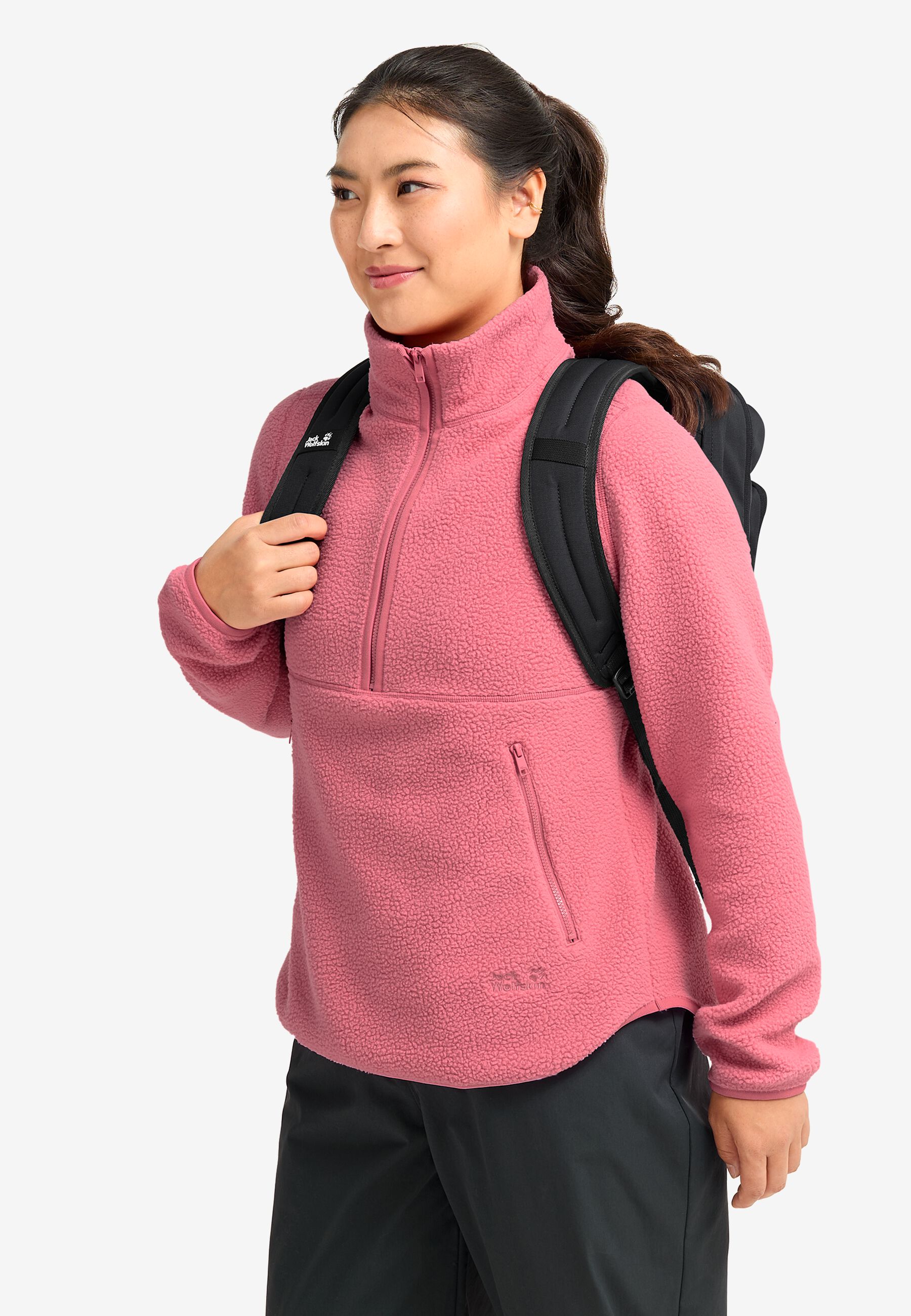 Profile carry view with the boxy everyday proportions