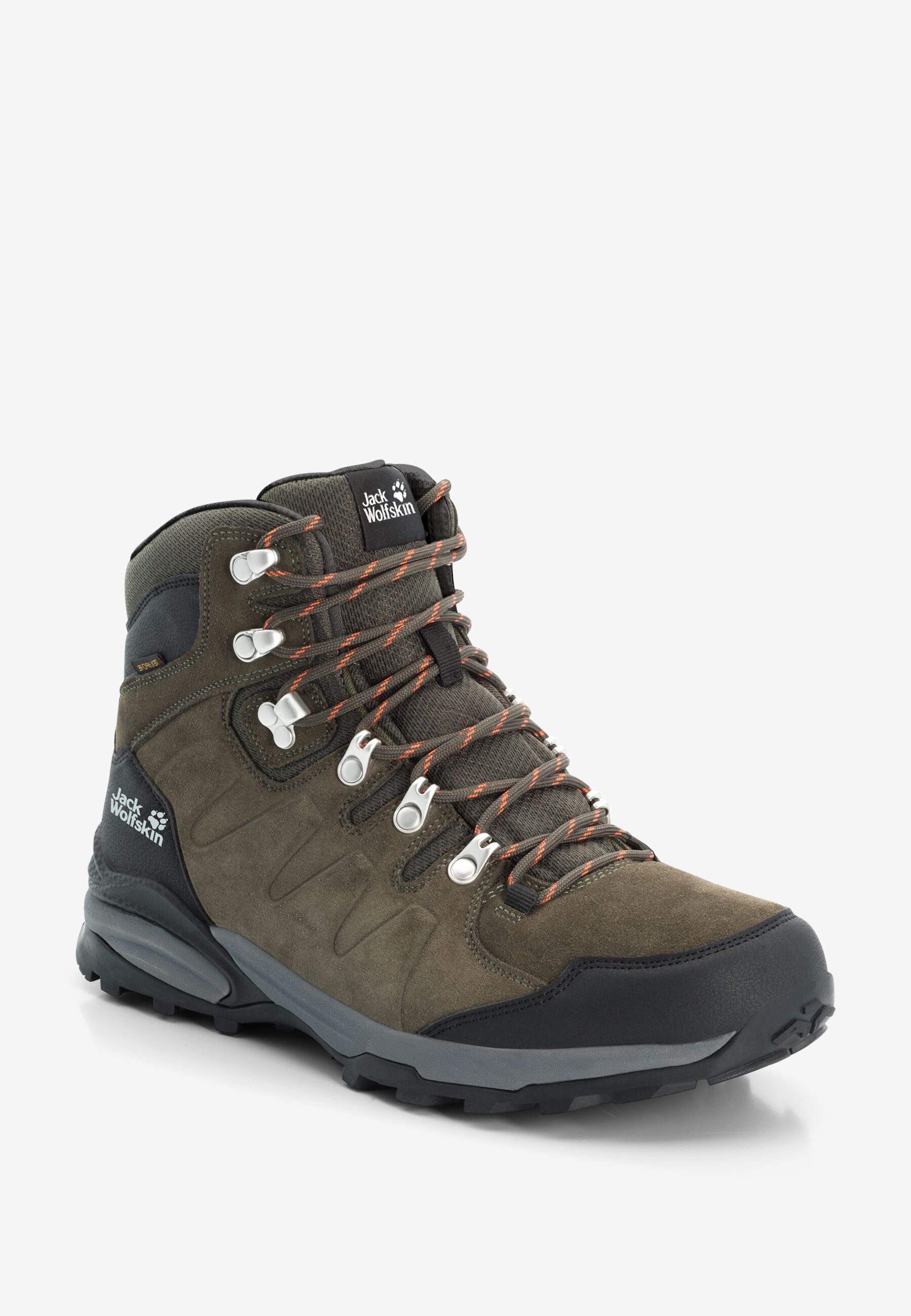 Three-quarter toe view emphasising the hiking shape